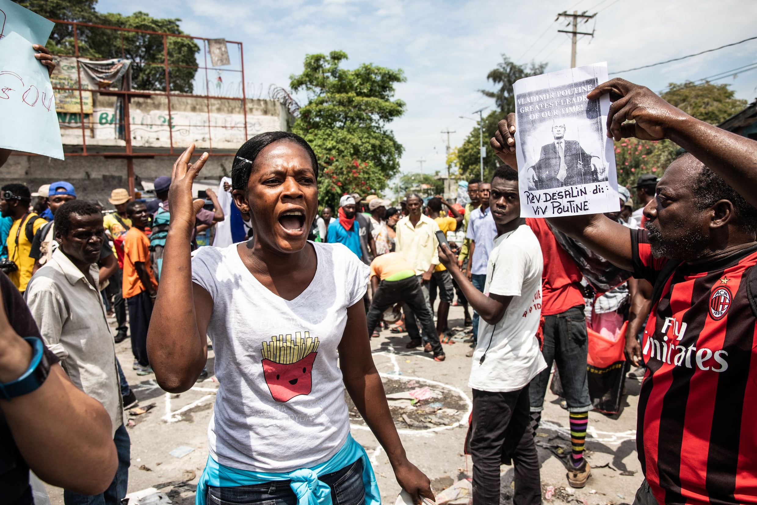 Haïtianen eisen vertrek van president: “We willen dat Poetin ons van dictatuur VS afhelpt”