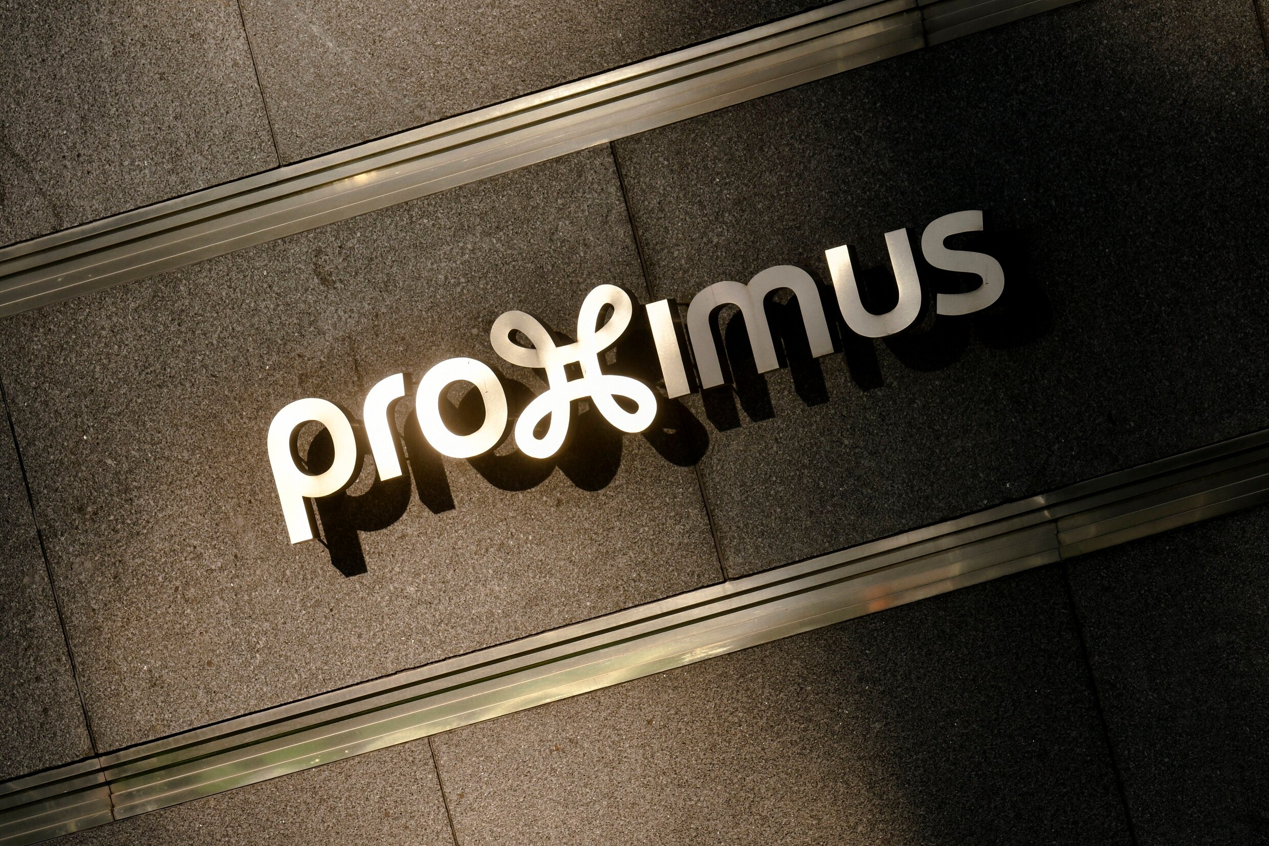Is Proximus de doodgraver van de Belgische televisiezenders? ‘Als het zijn zin doordrijft, bestaan we over drie jaar niet meer’