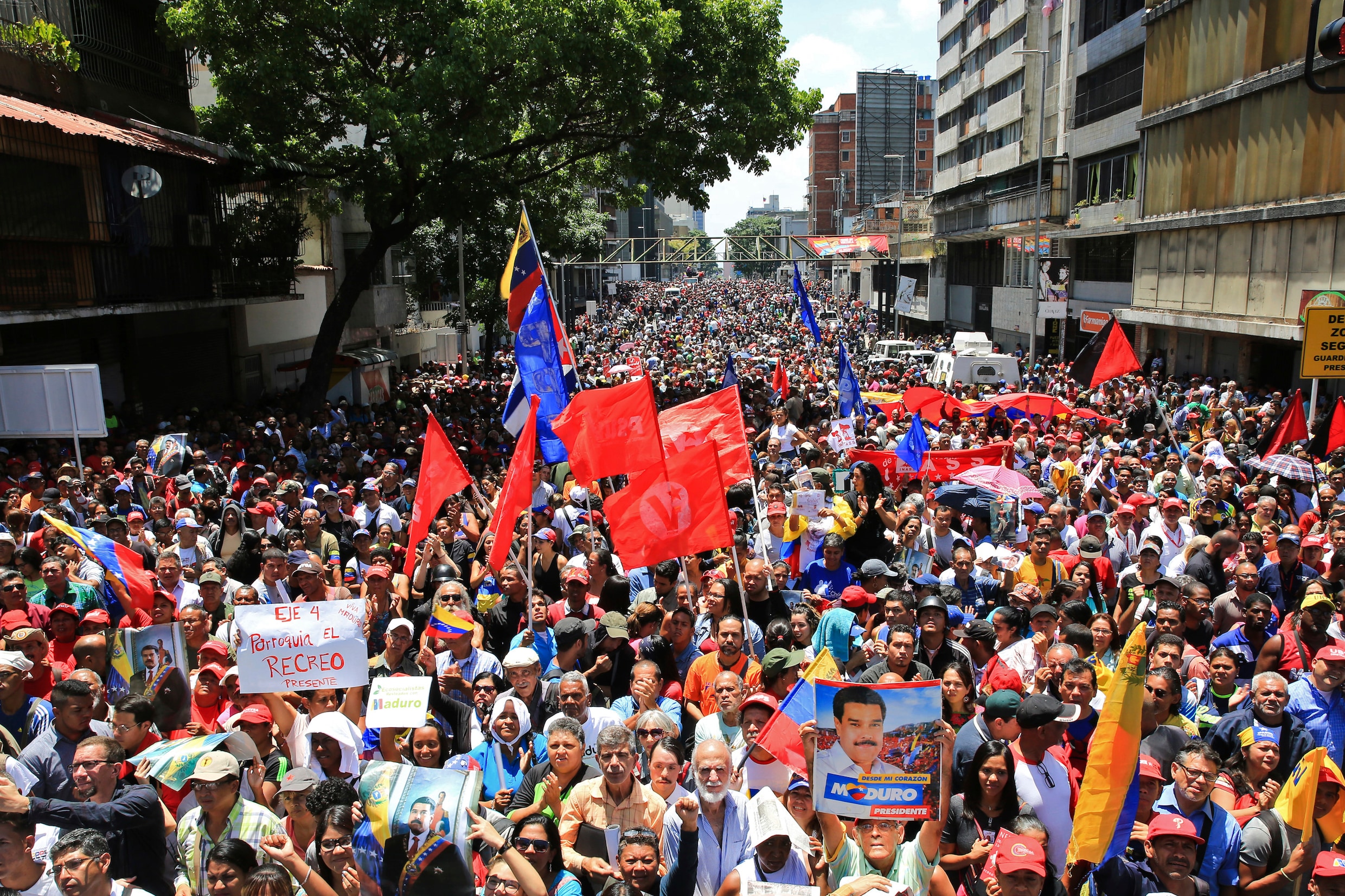 70 gewonden in Venezuela na oproep oppositieleider Guaidó om president Maduro af te zetten