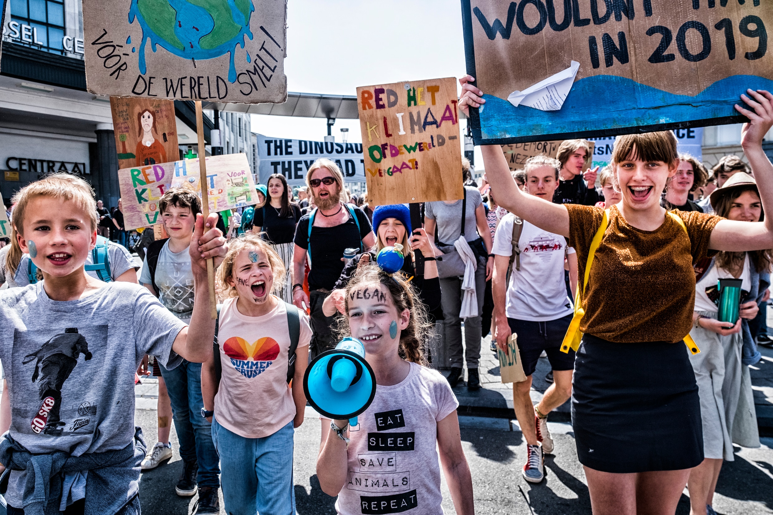 Live - Klimaatactie in hele wereld: 15.000 mensen op straat in Brussel, 300.000 in Australië