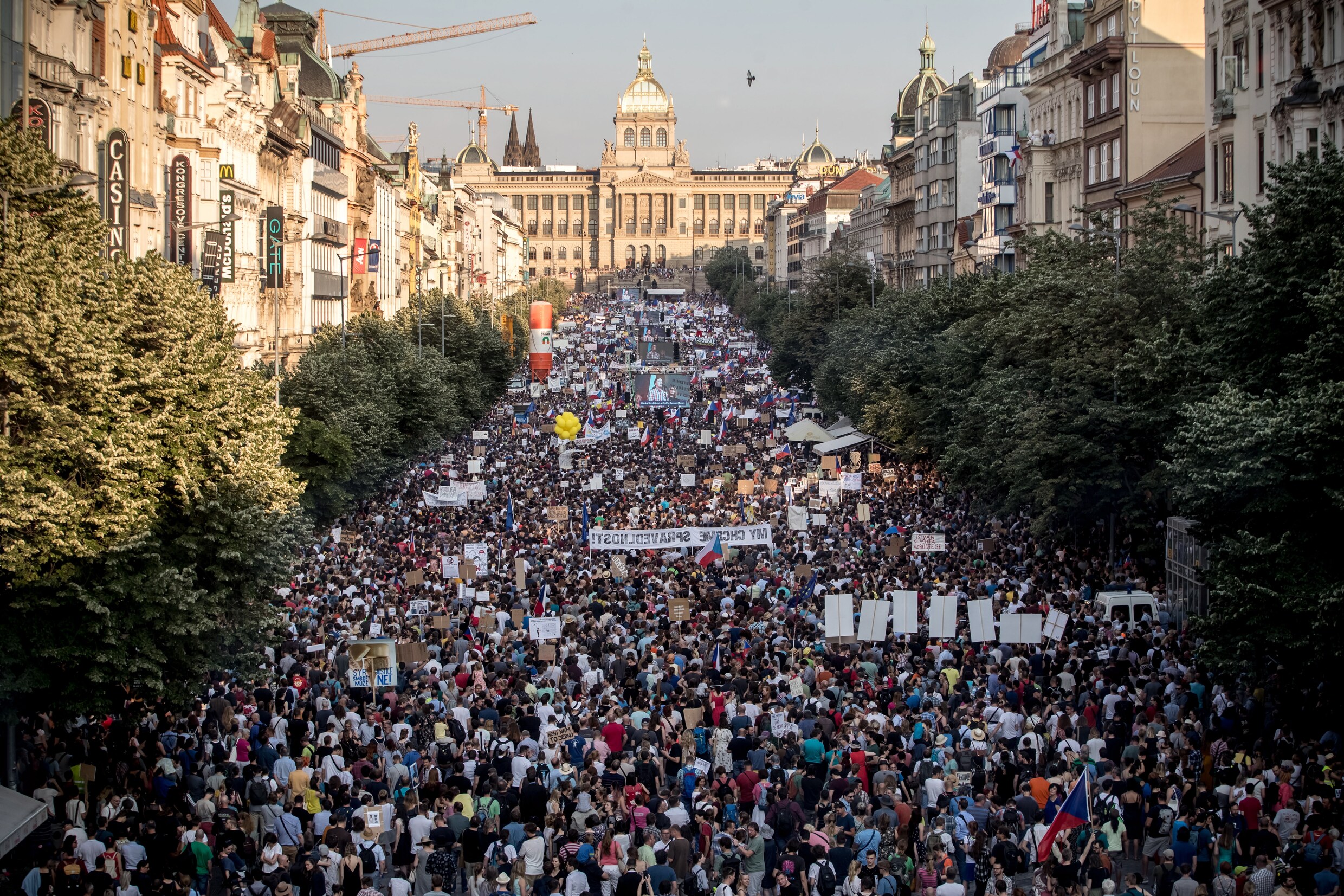 Massaprotest in Tsjechië: premier-miljardair in het nauw na beschuldiging van fraude