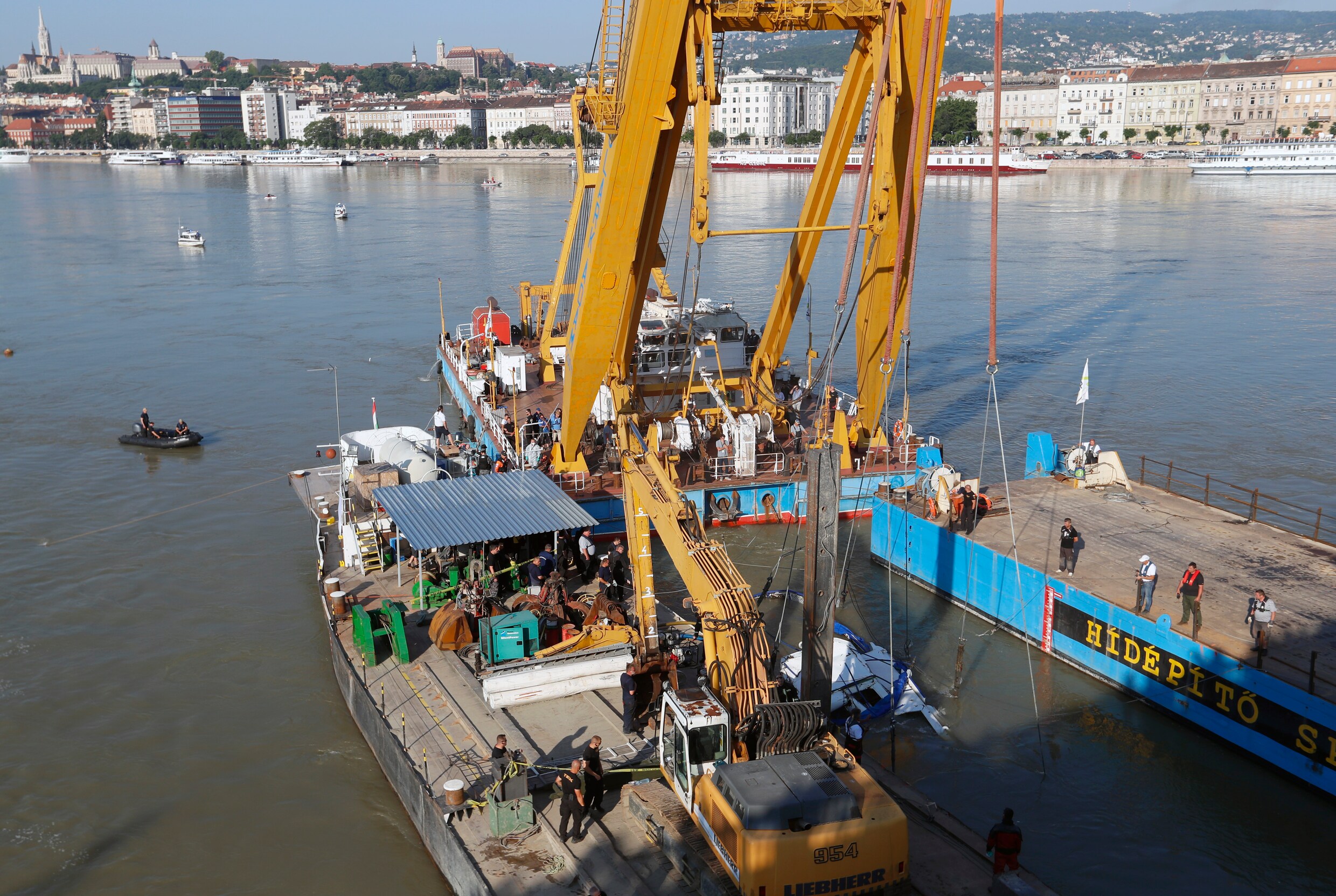 Vier lichamen gevonden bij berging toeristenboot Donau