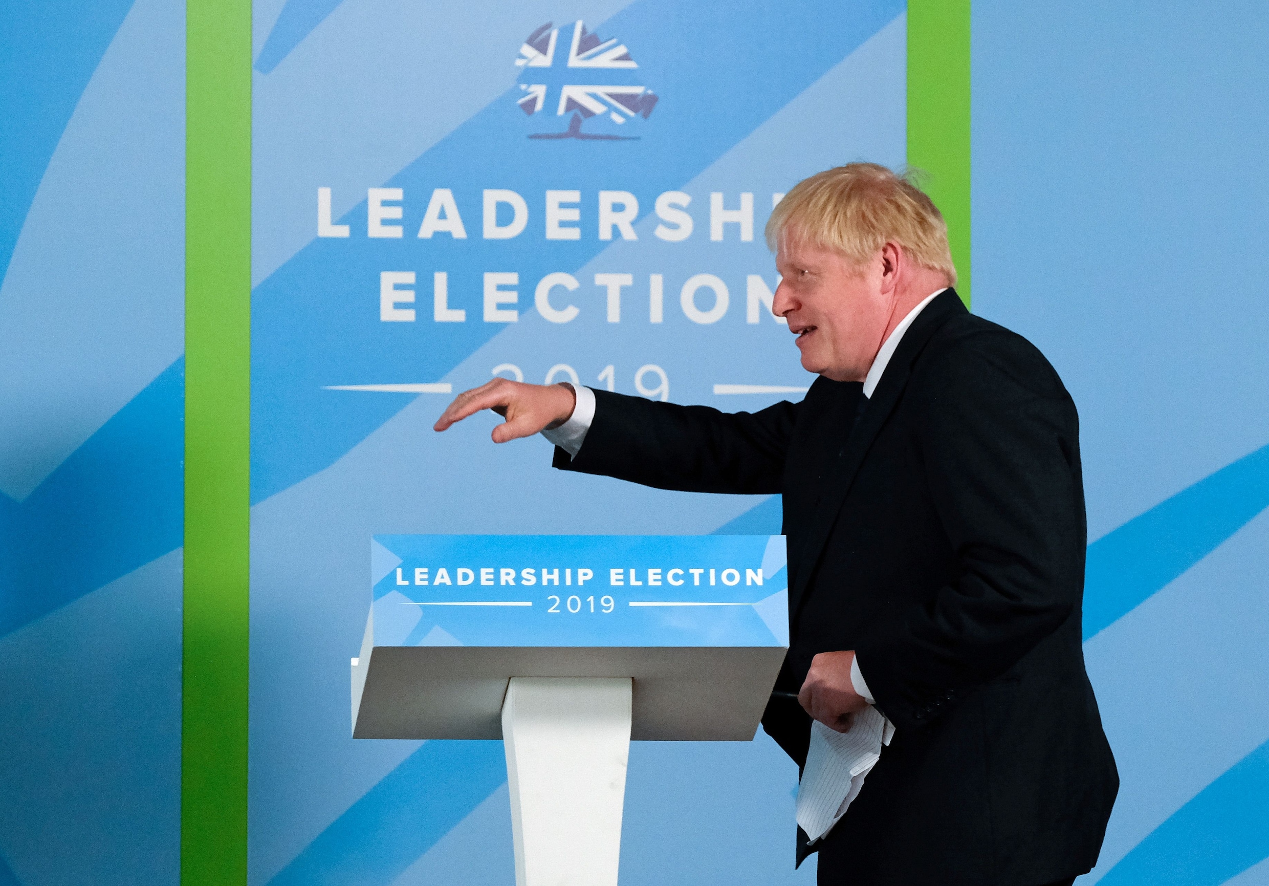 Circus Boris Johnson in de stad: achterban schaart zich achter ‘redder in nood’