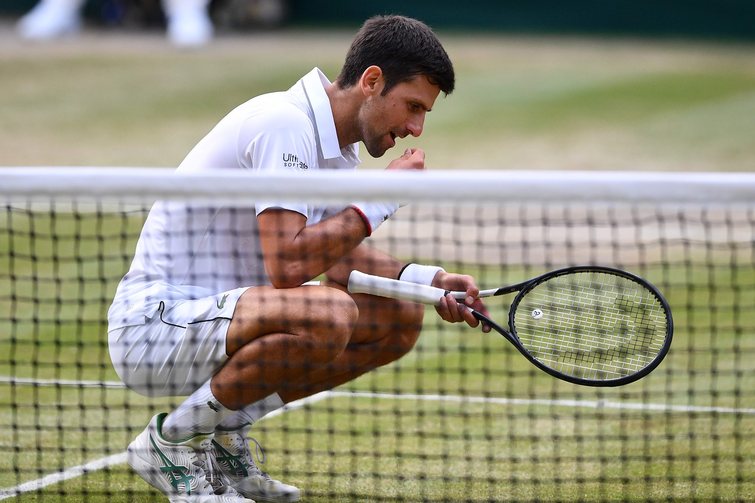 ‘Pure arrogantie’ of ‘speciale traditie’? Djokovic eet gras na Wimbledon-zege