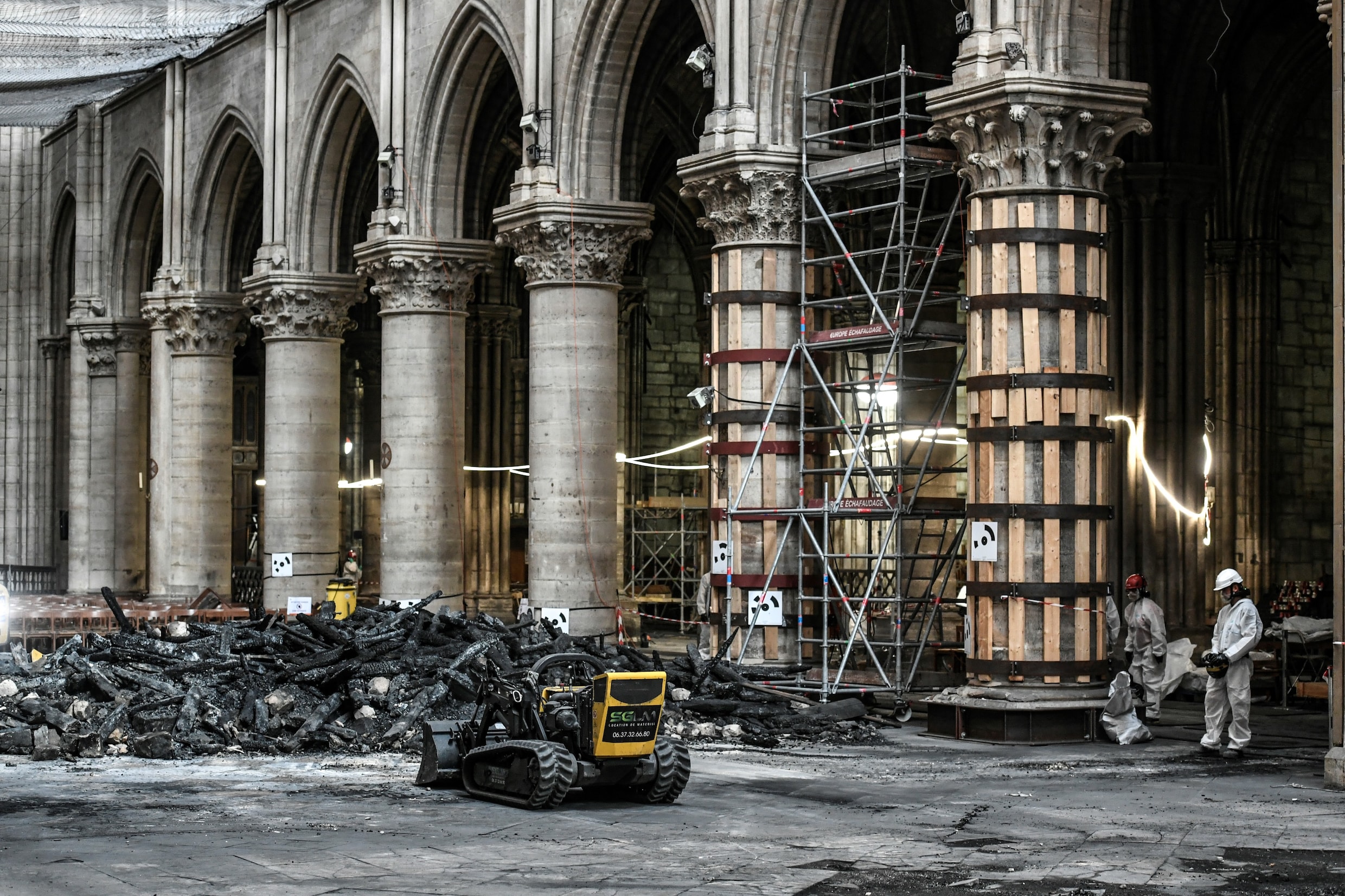 Zo ziet de Notre-Dame er vanbinnen uit, drie maanden na de verwoestende brand