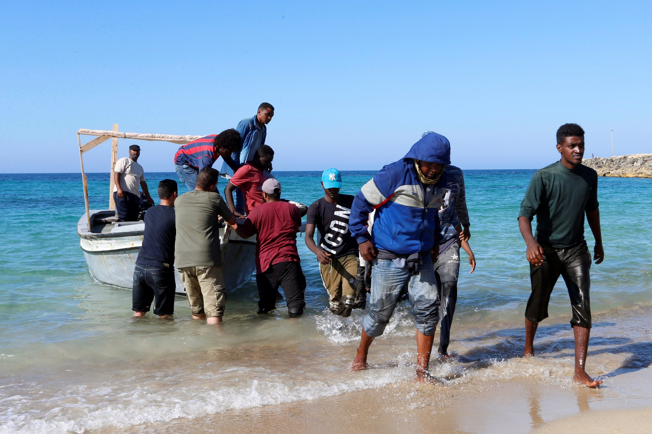 Vrees voor zware schipbreuk voor kust Libië met mogelijk 150 doden: 62 lichamen geborgen
