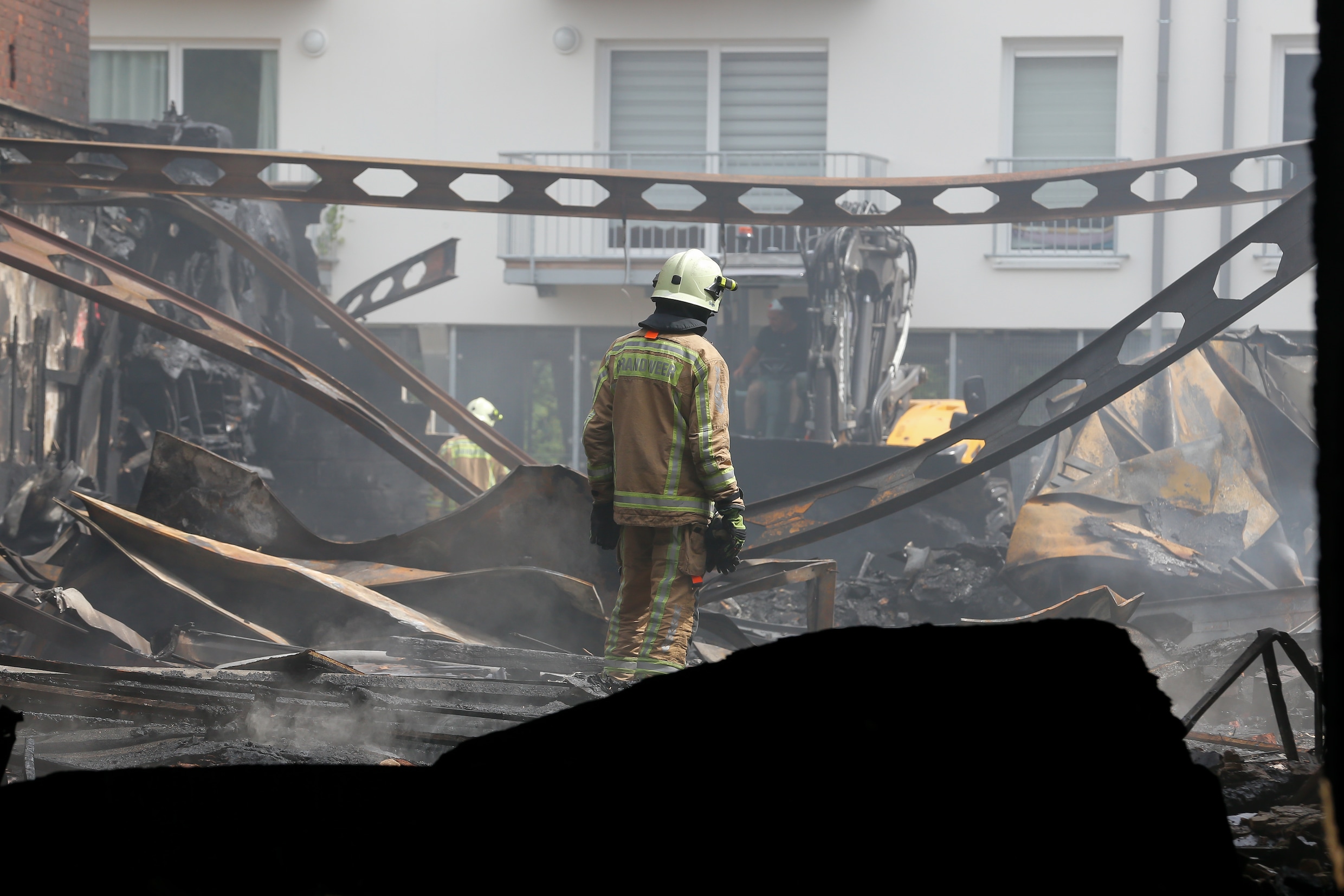 Twee brandweermannen komen om bij zware brand in Beringen: ‘Een zwarte dag voor ons korps’