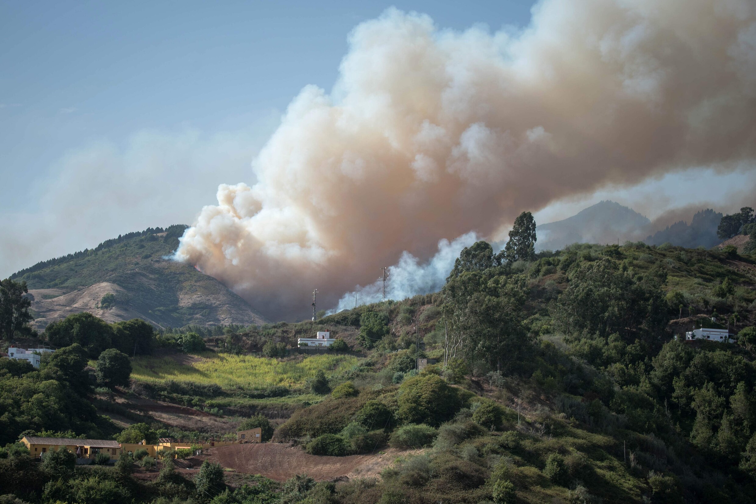 Nu al 8.000 evacuaties door bosbranden Gran Canaria