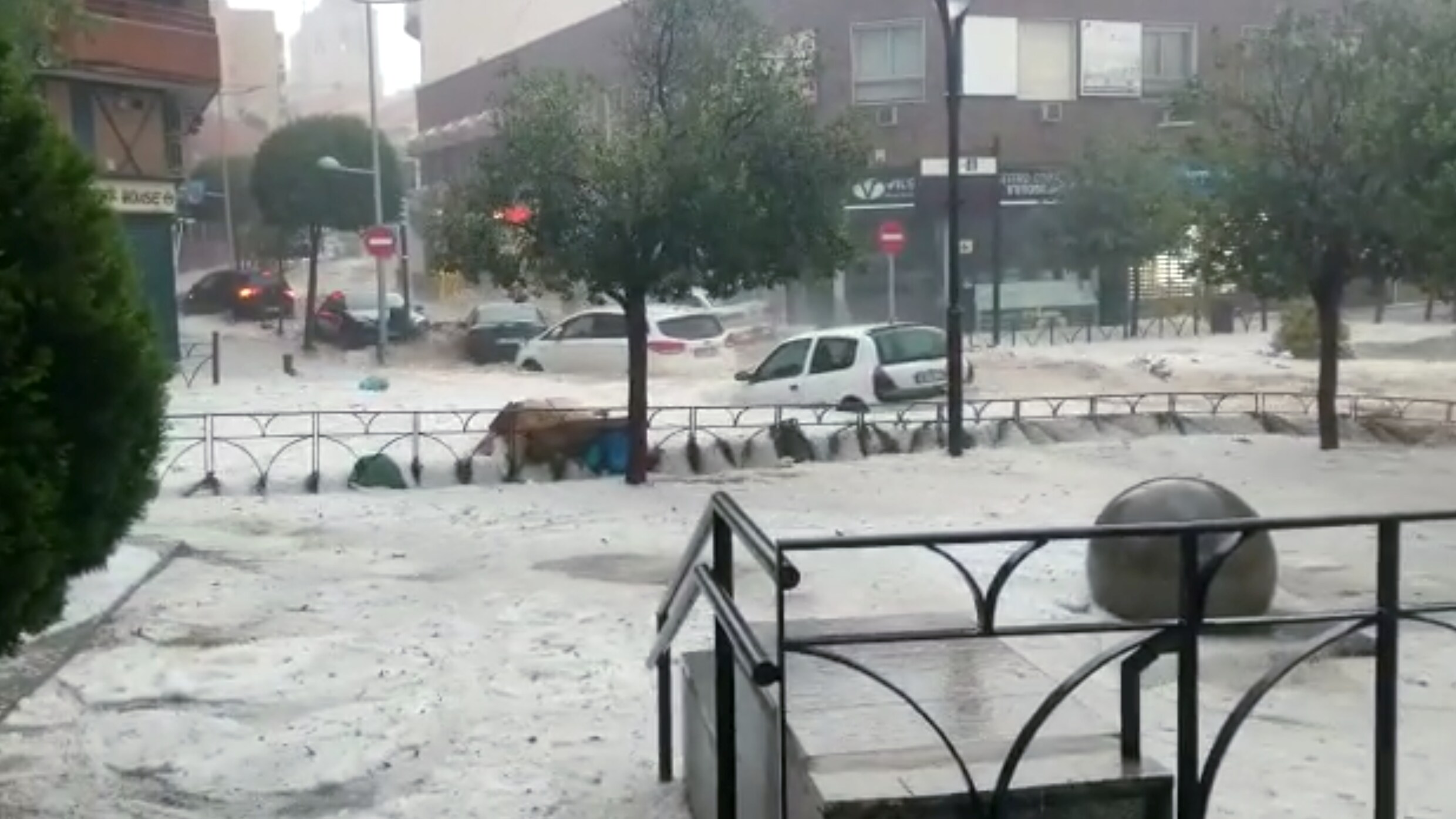 Omgeving Madrid getroffen door felle hagelstorm: ‘Een nooit geziene zondvloed’