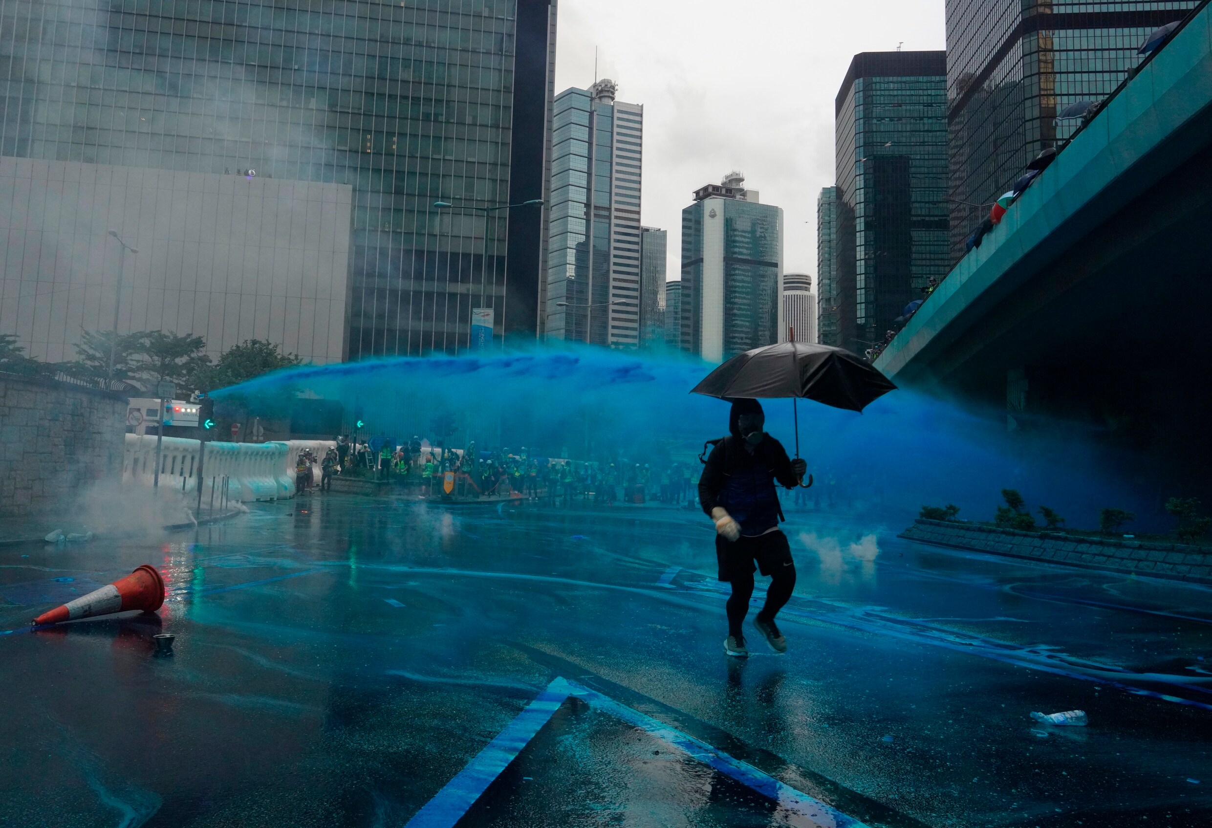 Politie en betogers slaags in Hongkong