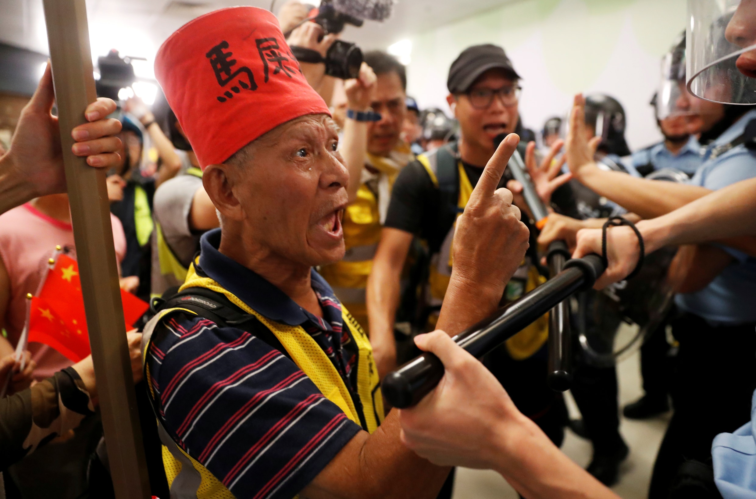 Voor- en tegenstanders van Peking krijgen het opnieuw met elkaar aan de stok in Hongkong