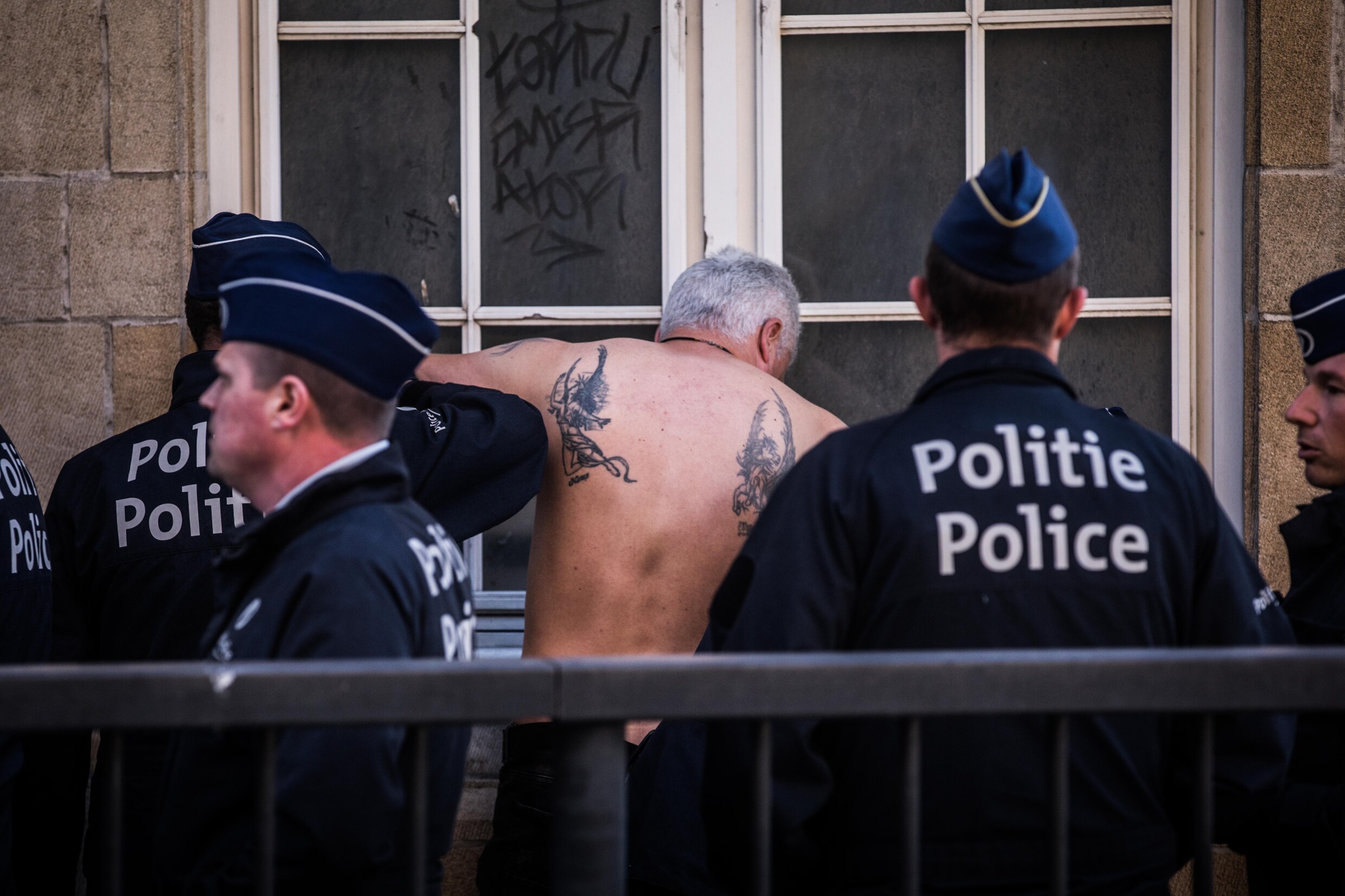 Brusselse politie arresteert 51 demonstranten tijdens verboden extreemrechtse mars