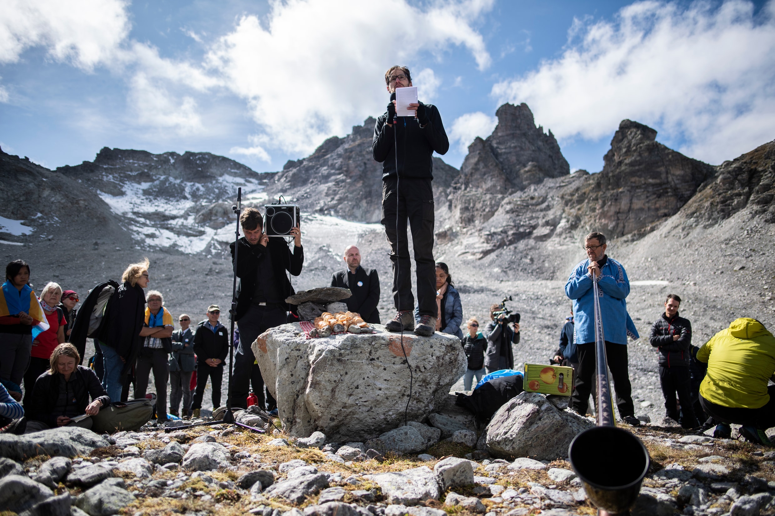 Zwitsers begraven verdwenen gletsjer