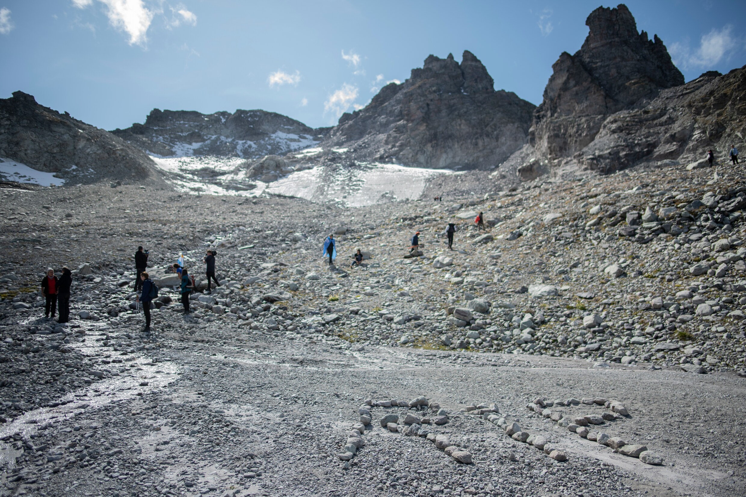 Zwitsers begraven verdwenen gletsjer