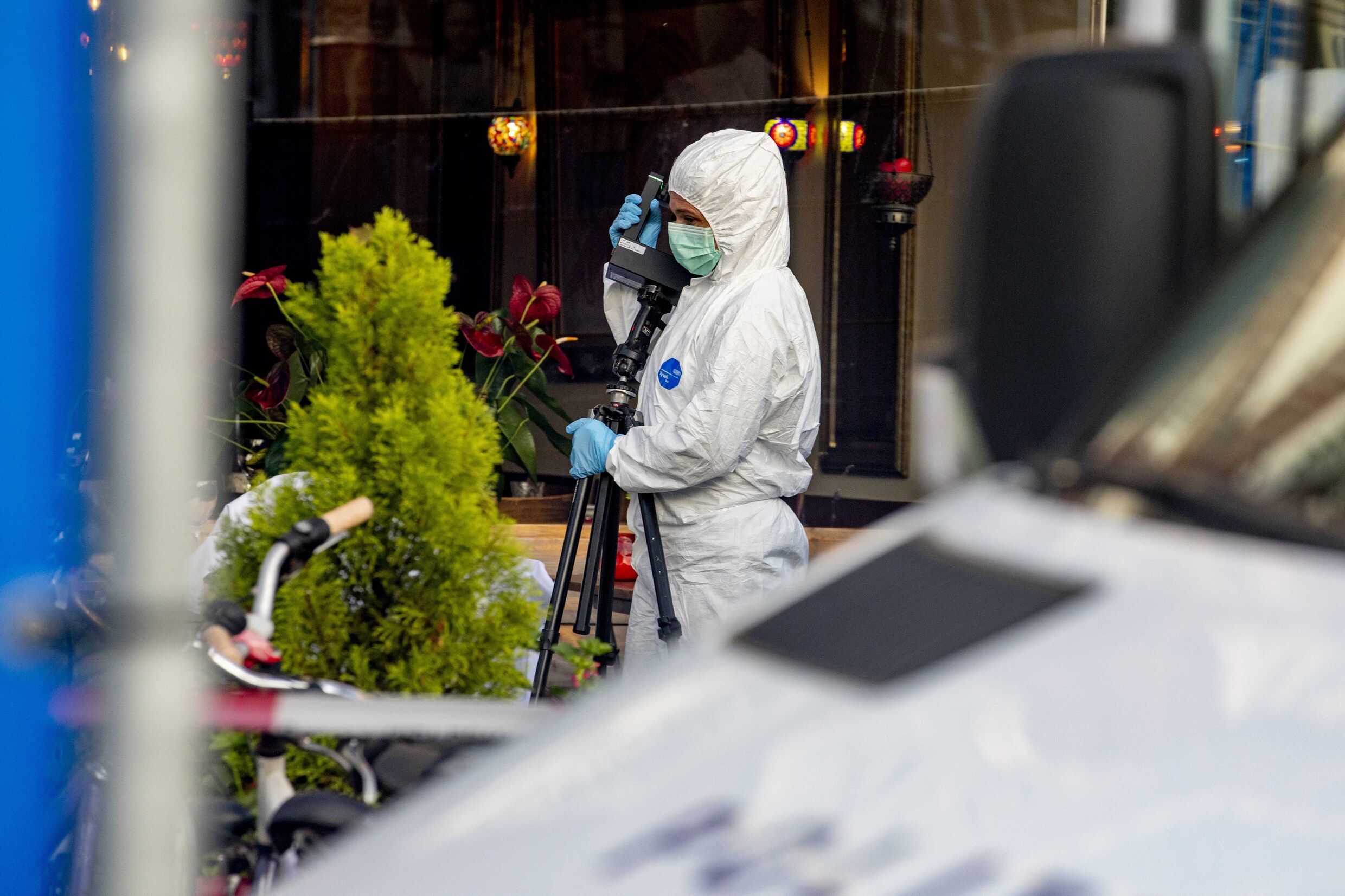 Dode en zwaargewonde bij schietpartij in Amsterdam: 1 verdachte aangehouden, mogelijk nog verdachte voortvluchtig