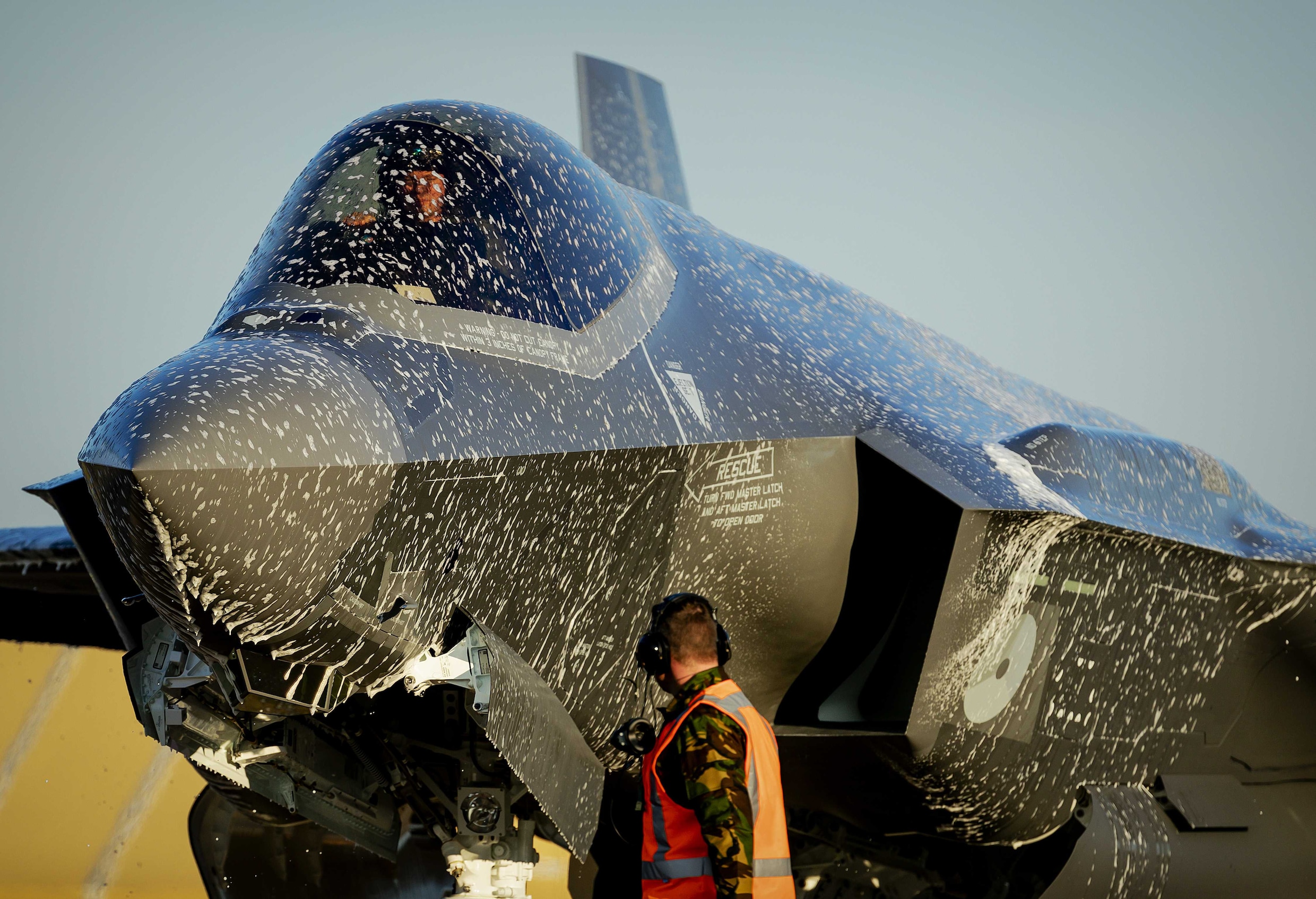 Komst eerste nieuwe Nederlandse gevechtsvliegtuig F-35 eindigt met een blunder