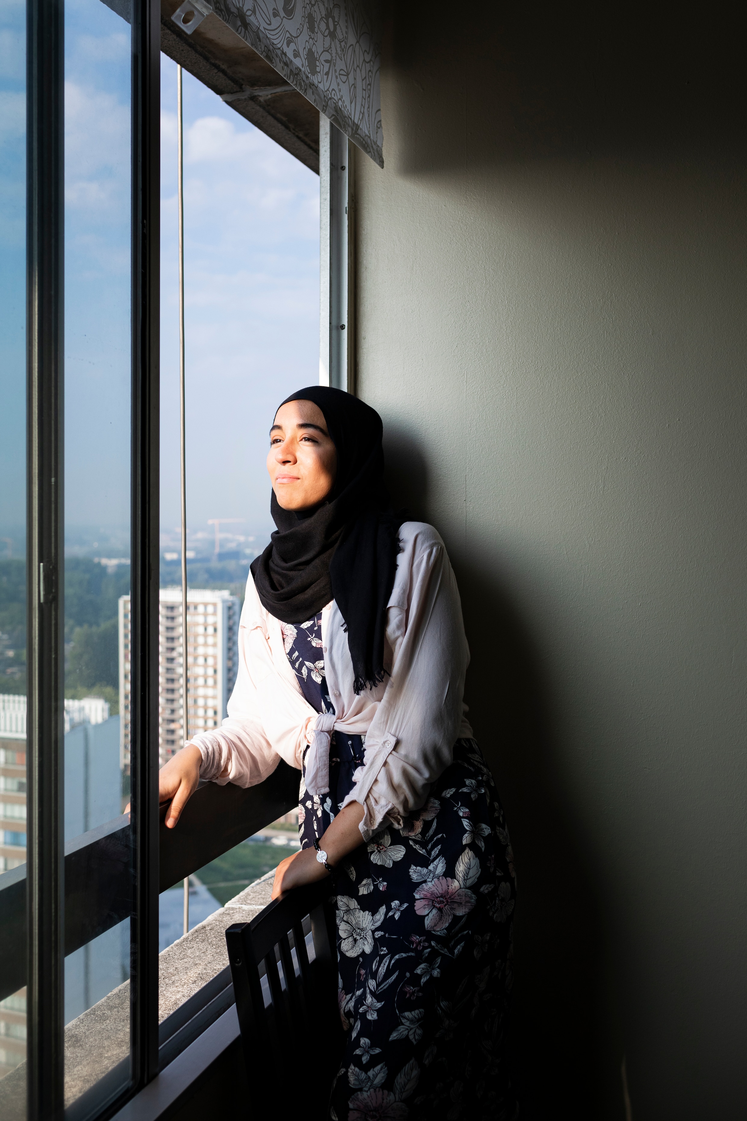 Nabila (20) woont samen met haar moeder op de 24ste verdieping van het Chicagoblok in Antwerpen