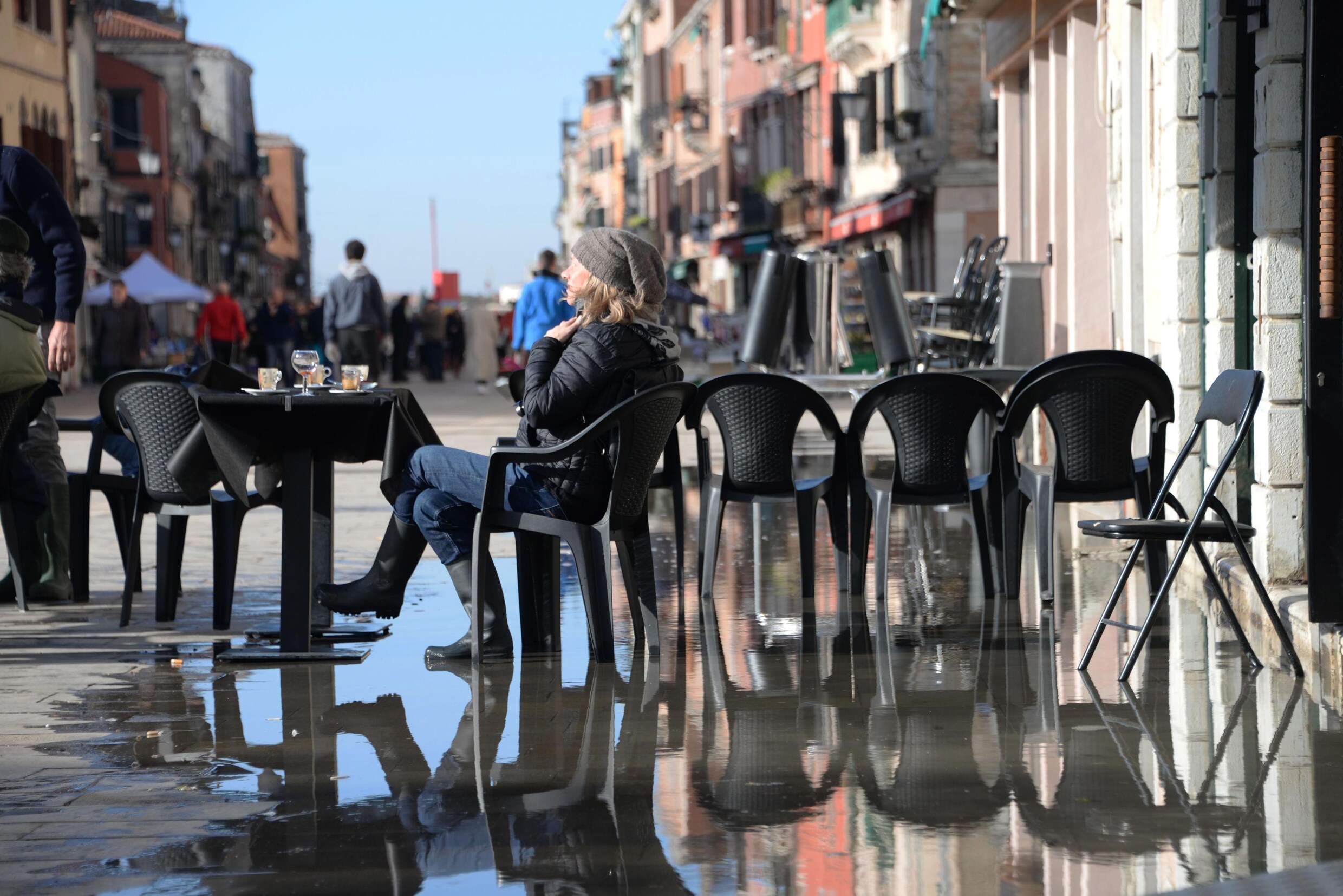 ‘Lege straten, aardedonker, dode ratten en de geur van rotting: overstroomd Venetië voelt apocalyptisch aan’