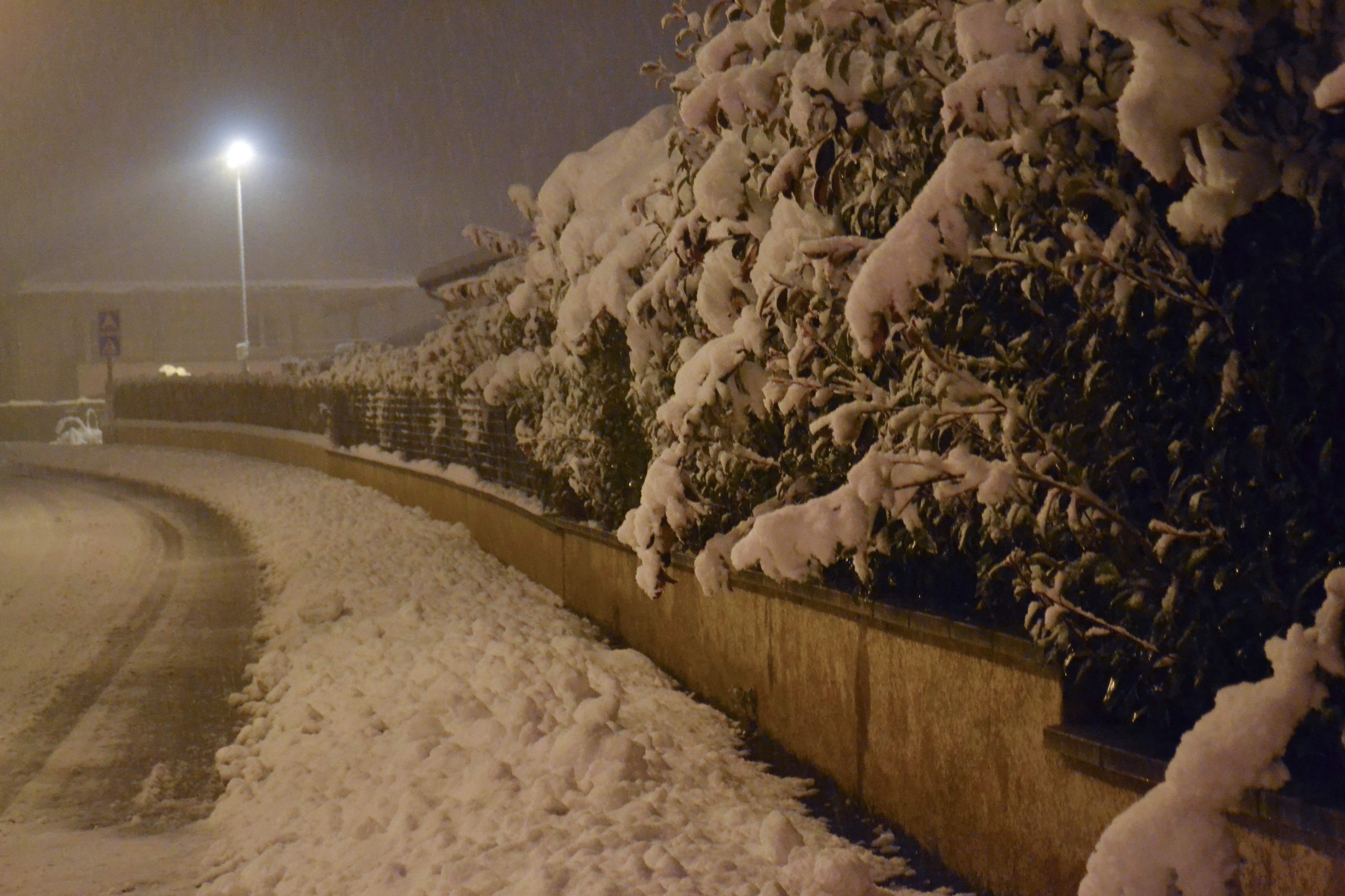 Uitzonderlijk hevige sneeuwval in Frankrijk: één dode, 300.000 woningen zonder stroom