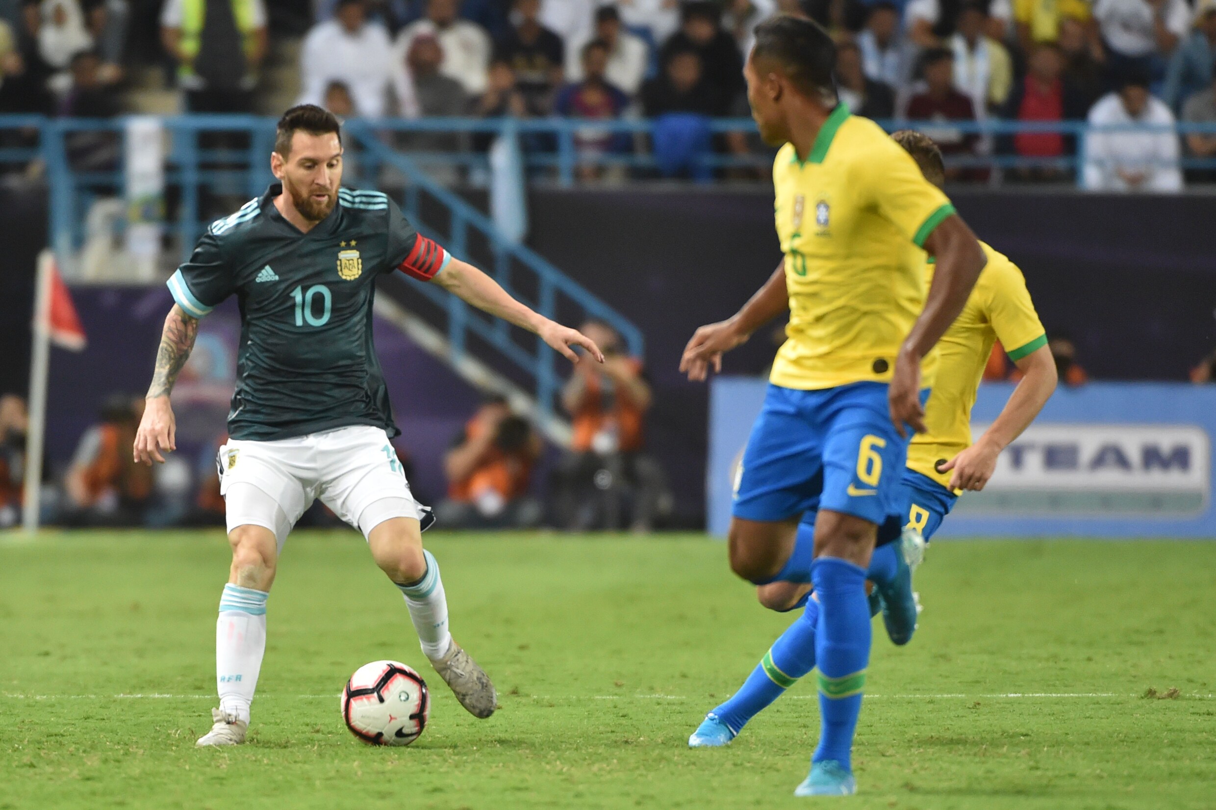 Ex-Bruggeling Wesley maakt debuut voor Brazilië tegen Argentinië van Messi