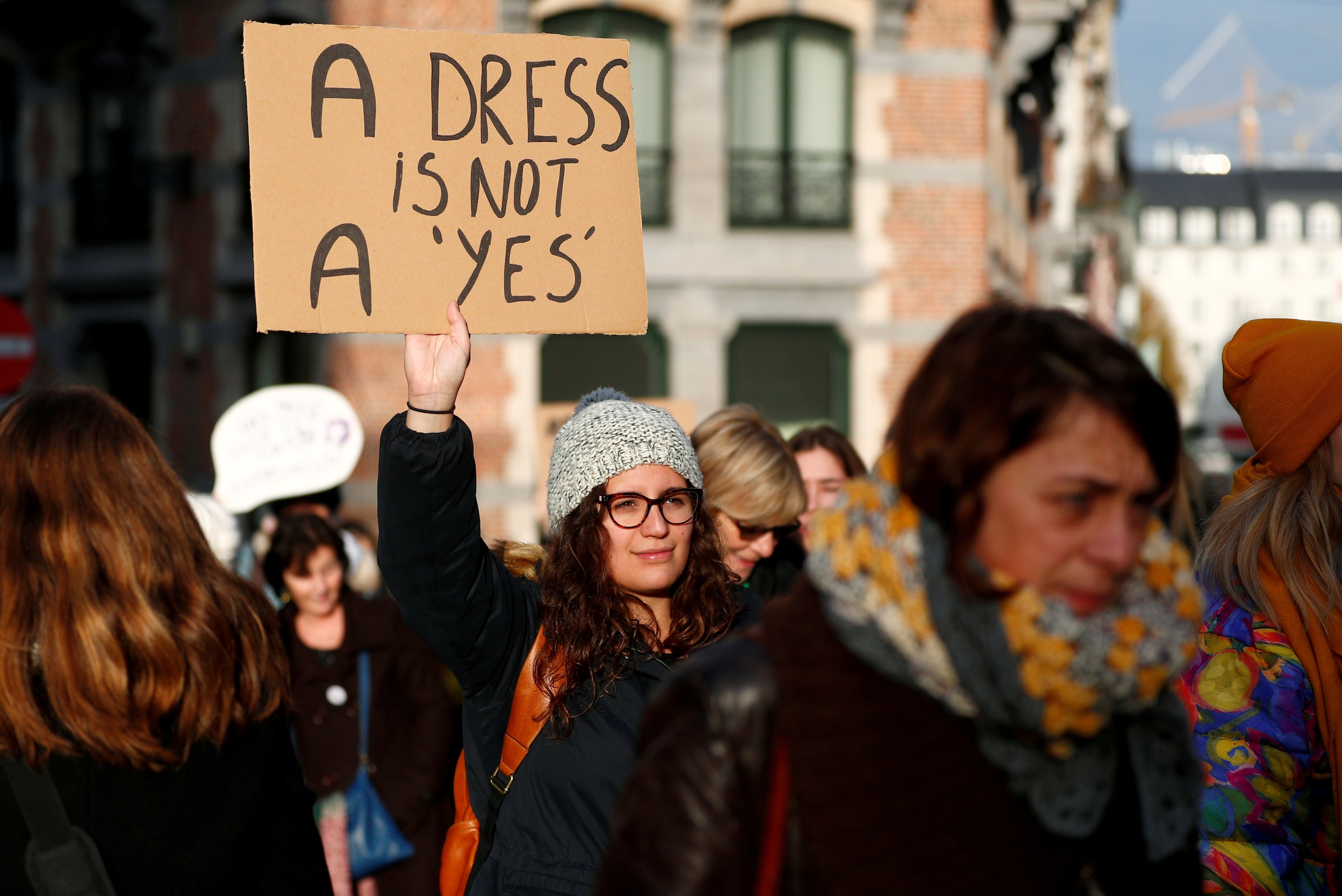 Meer dan 10.000 demonstranten op mars tegen vrouwengeweld: ‘Hopelijk hoort de politiek onze schreeuw’