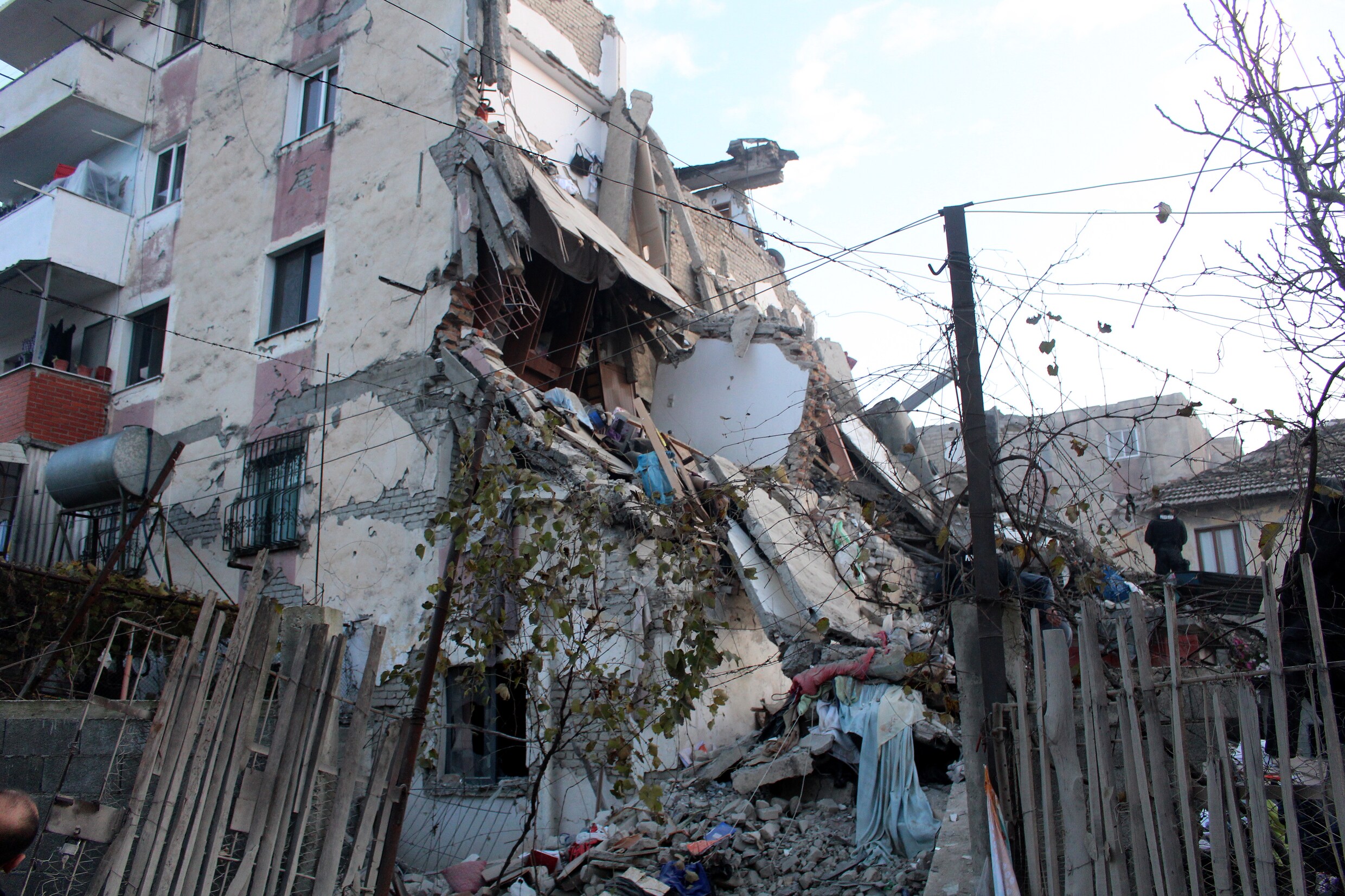 Dodental opgelopen tot 13 na zwaarste aardbeving in decennia in Albanië