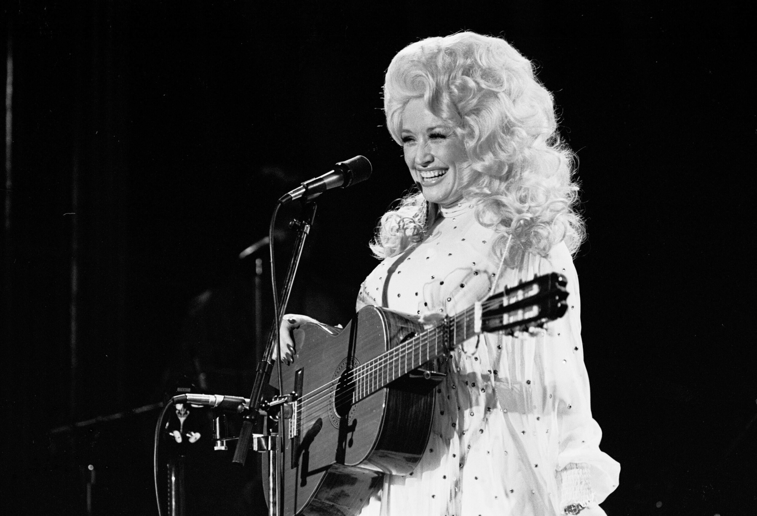 Ja, Dolly Parton weet nog steeds jongere generaties te beroeren De Morgen