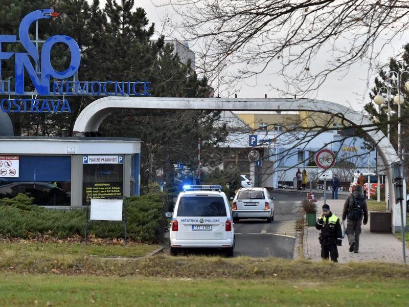 Zes doden bij schietpartij in Tsjechisch ziekenhuis, vluchtende dader pleegt zelfmoord