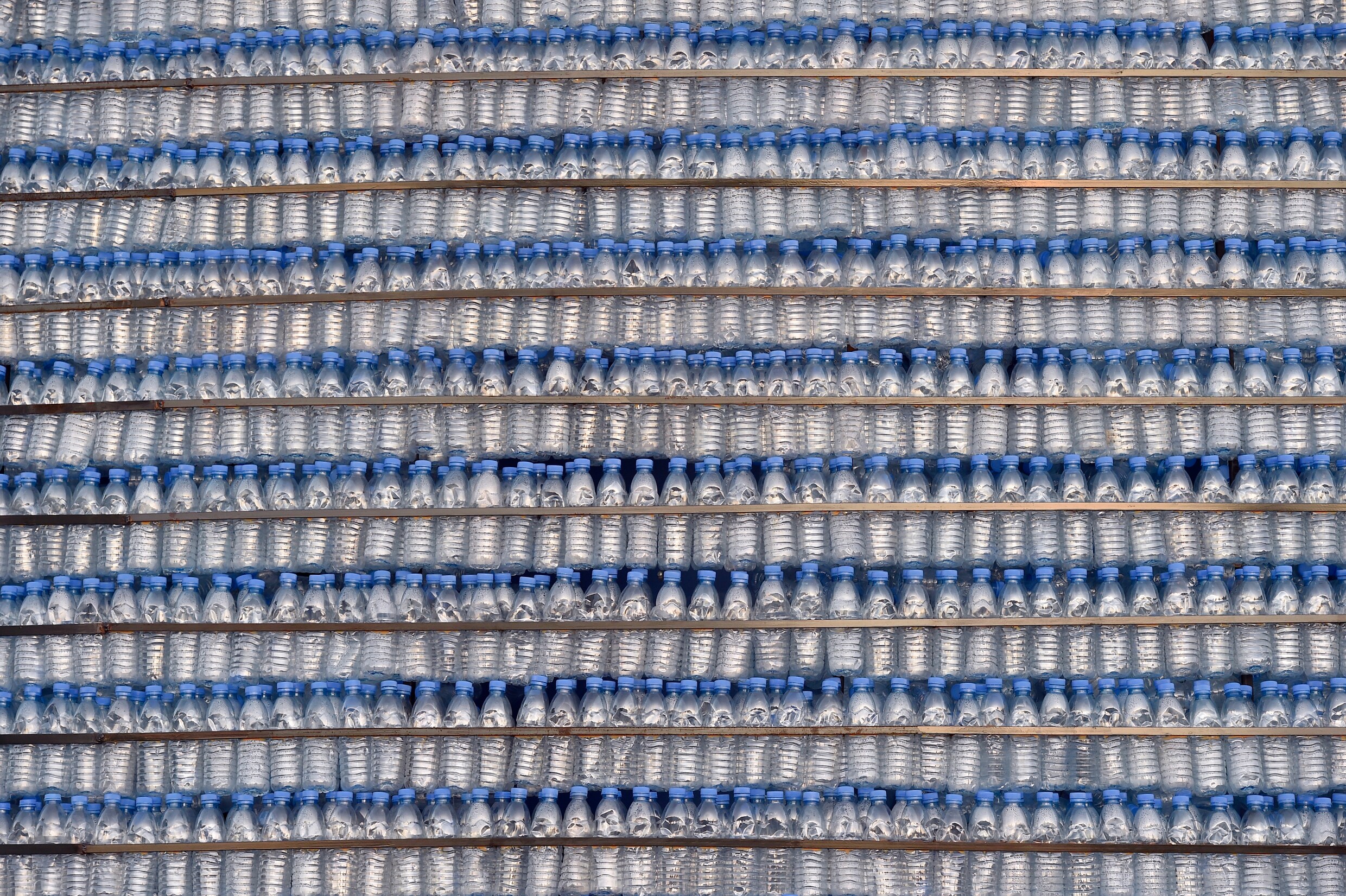 Nieuw superenzym breekt plastic flessen zes keer sneller af