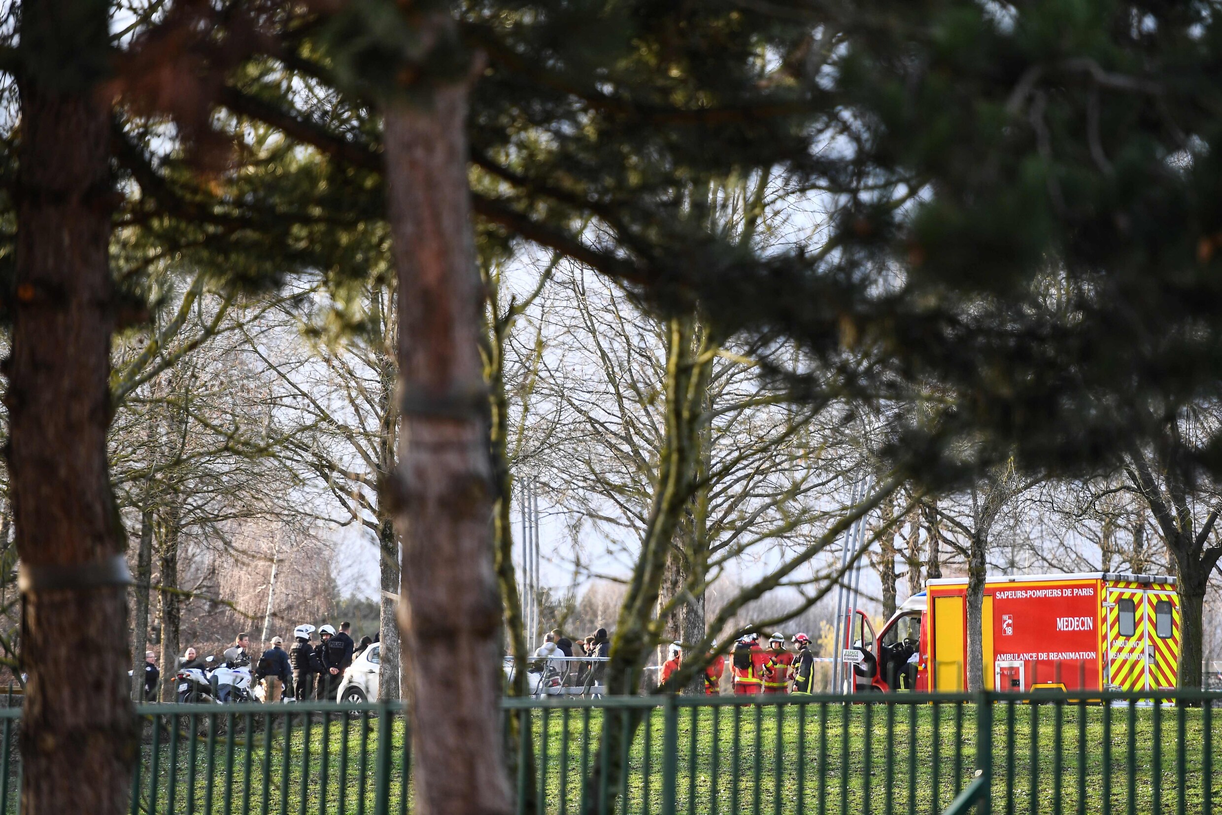Dode en twee gewonden na mesaanval in Parijs, politie schiet dader dood
