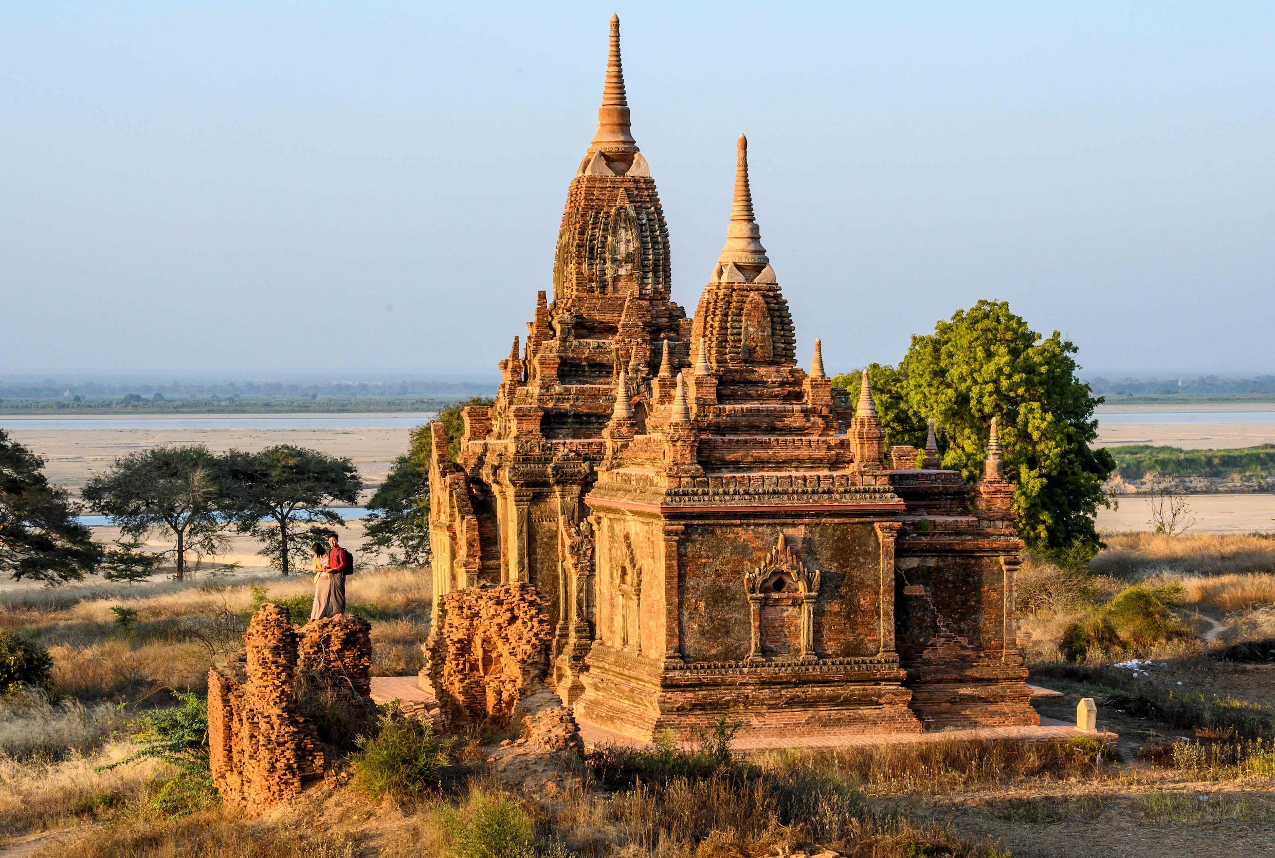 Autoriteiten Myanmar maken jacht op toeristenstel dat seksstandje in tempel filmde