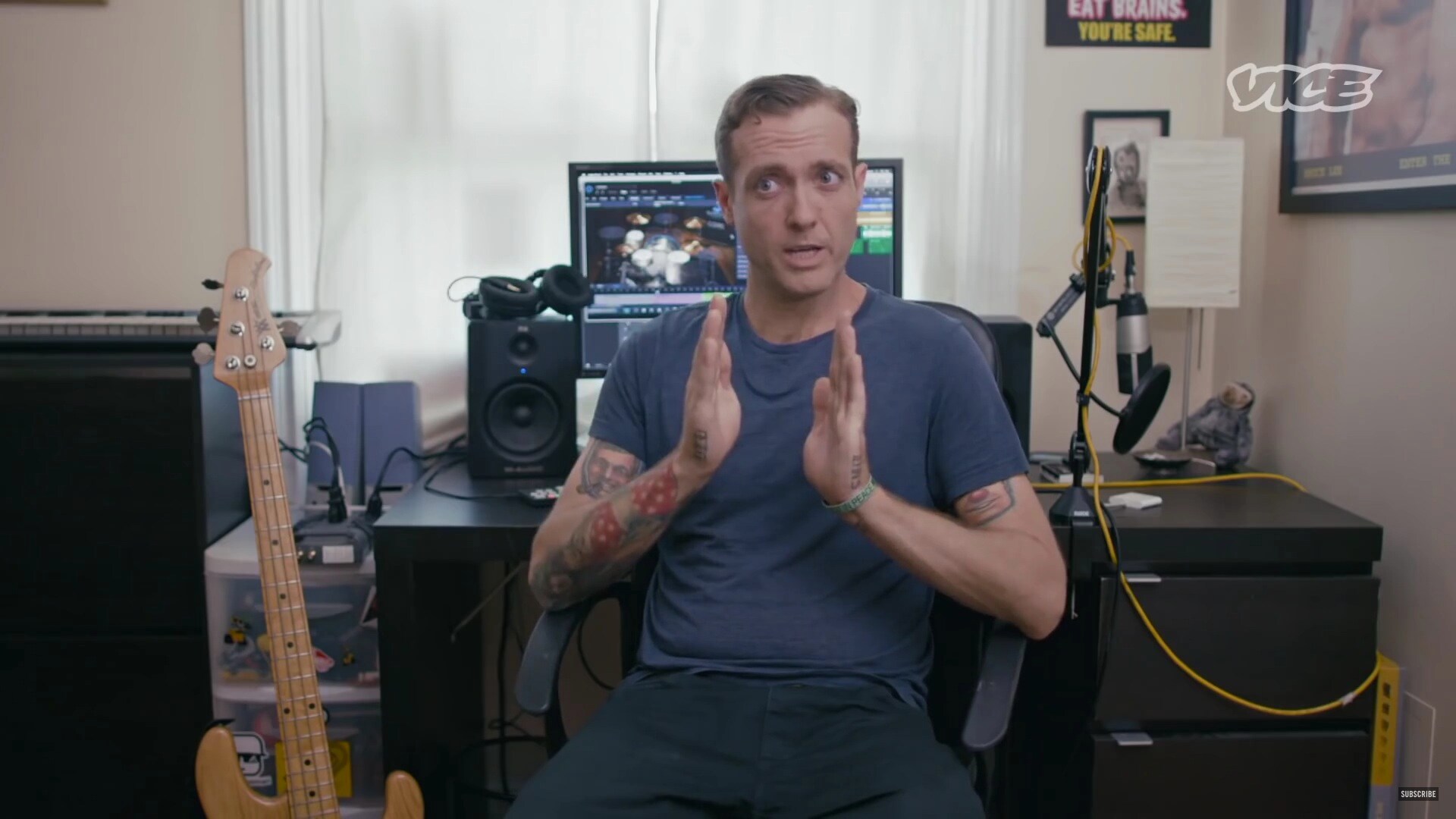 Deze smeuïge vent verzorgt met veel passie de achtergrondmuziek van  pornofilms | De Morgen