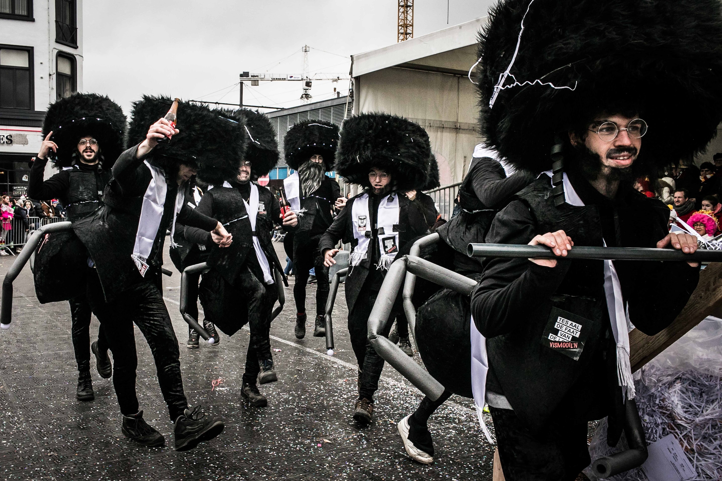 Carnavalisten verkleed als Joodse mieren zetten kwaad bloed: ‘We willen ons alleen maar amuseren’