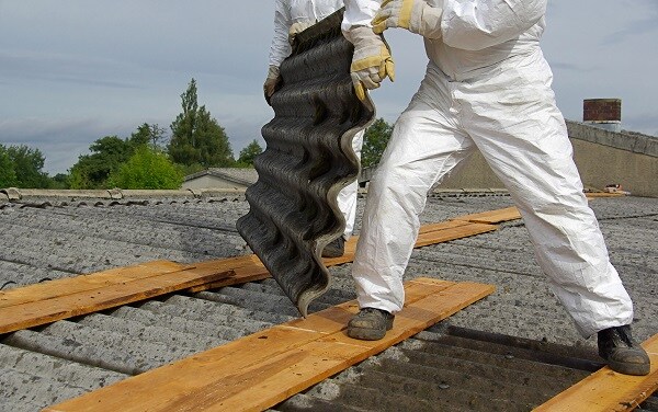 Wie woning isoleert en tegelijk asbest verwijdert heeft recht op nieuwe Vlaamse premie