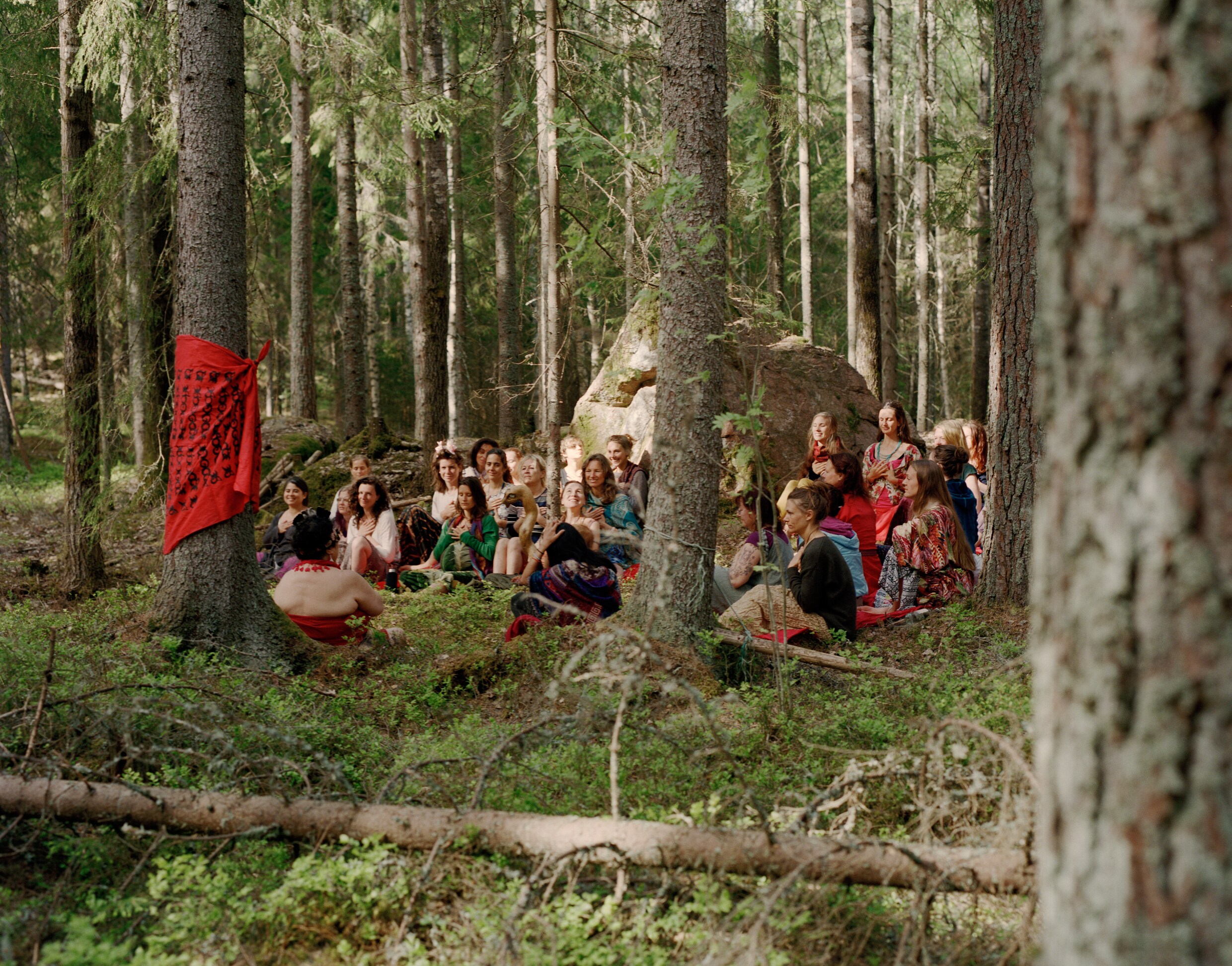 In beeld: de ‘Feminine Awakening’ van een groep Zweedse spirituele ...