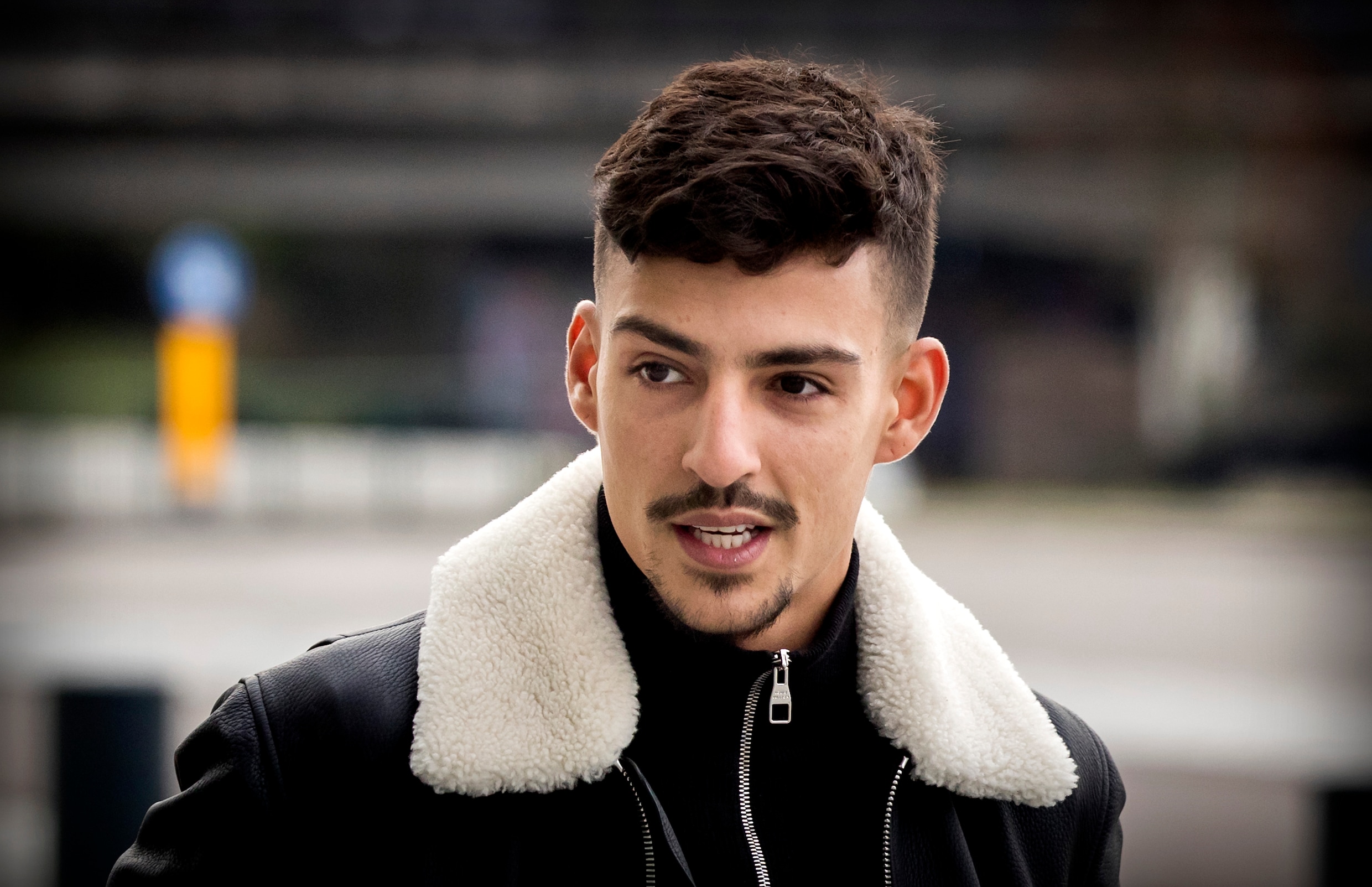 Je komt er al vrij snel achter dat Boef misschien heel goed kan doen alsof hij een lul is, maar dat niet is