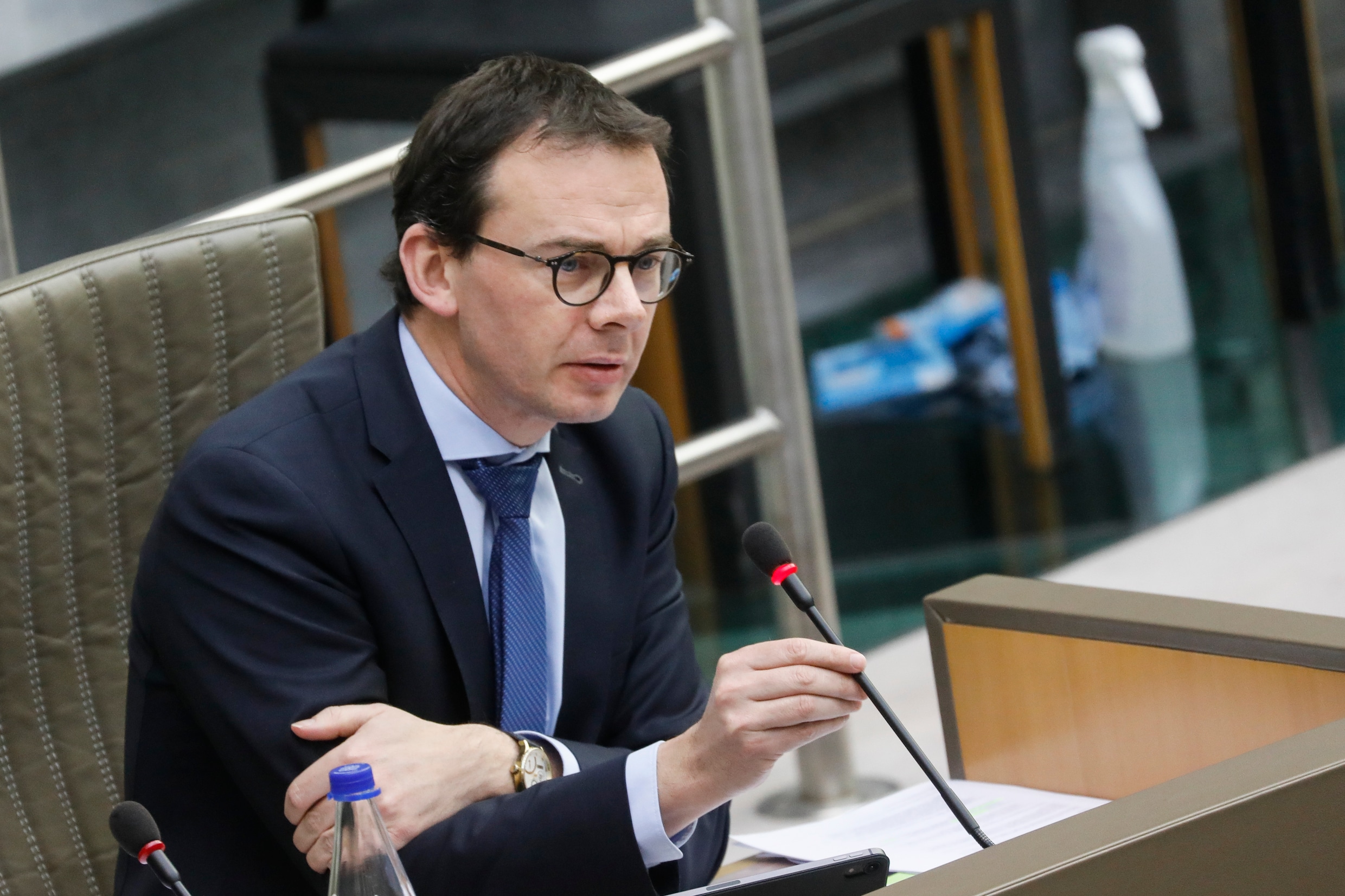 Beke heeft totaalplan en taskforce klaar voor woon-zorgcentra | De Morgen