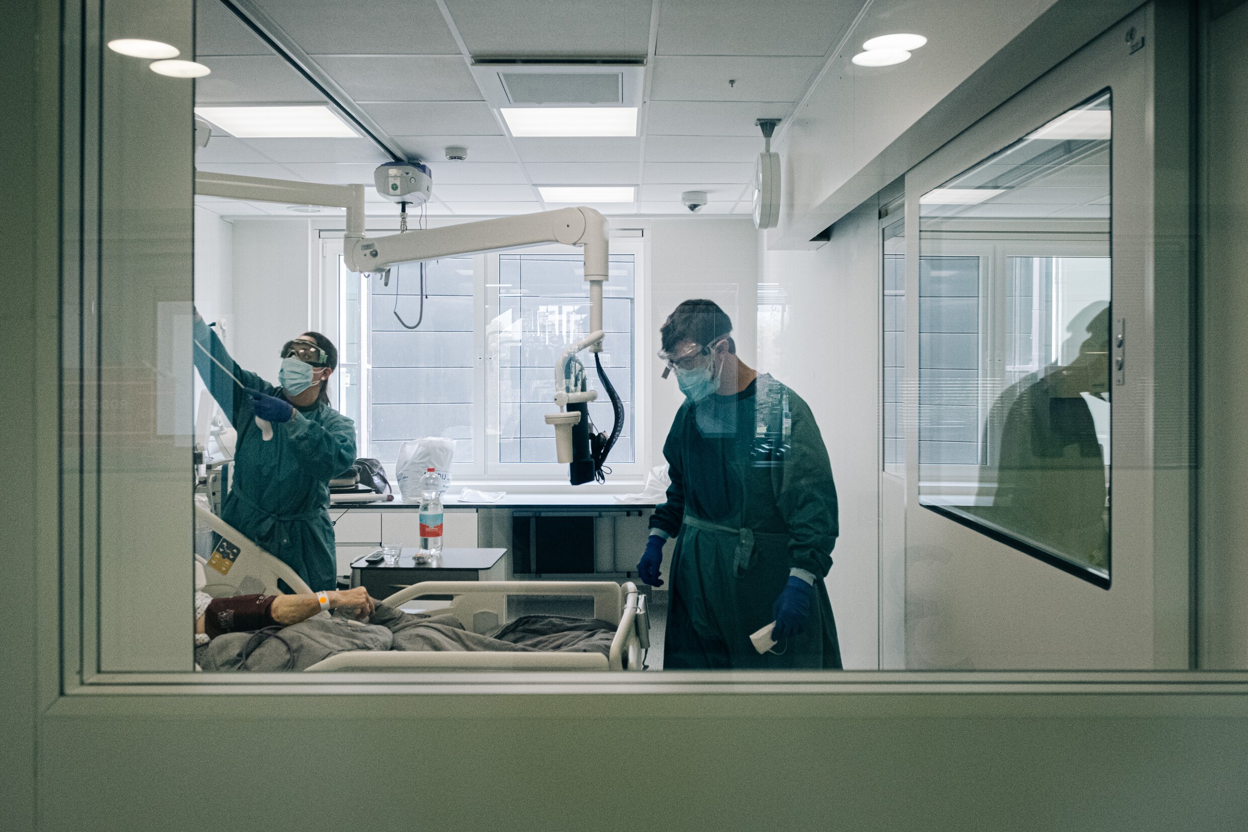 Bijna 1800 coronapatiënten in Belgische ziekenhuizen: aantal nieuwe besmettingen verdubbeld