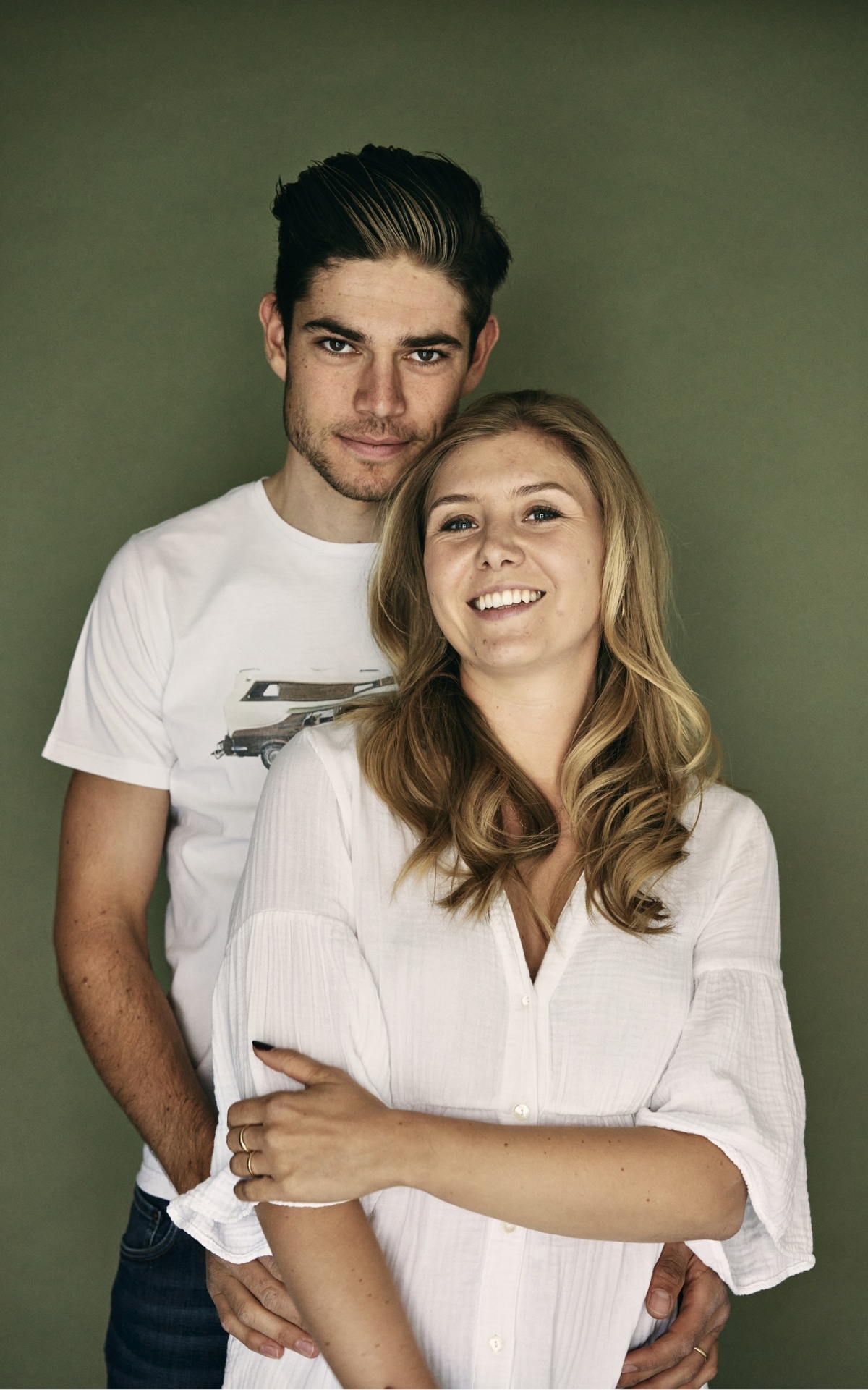 Sarah De Bie, mevrouw Wout van Aert: 'Als ik nu iemand op tv een hand zie  geven, schrik ik: 'Nee, niet doen!'' | De Morgen