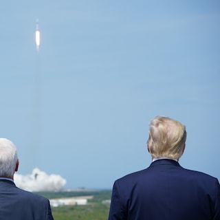 Live - Trump wil duizend ruimtelanceringen per jaar • VS gaat eerder over op winterbenzine om prijs aan pomp te drukken