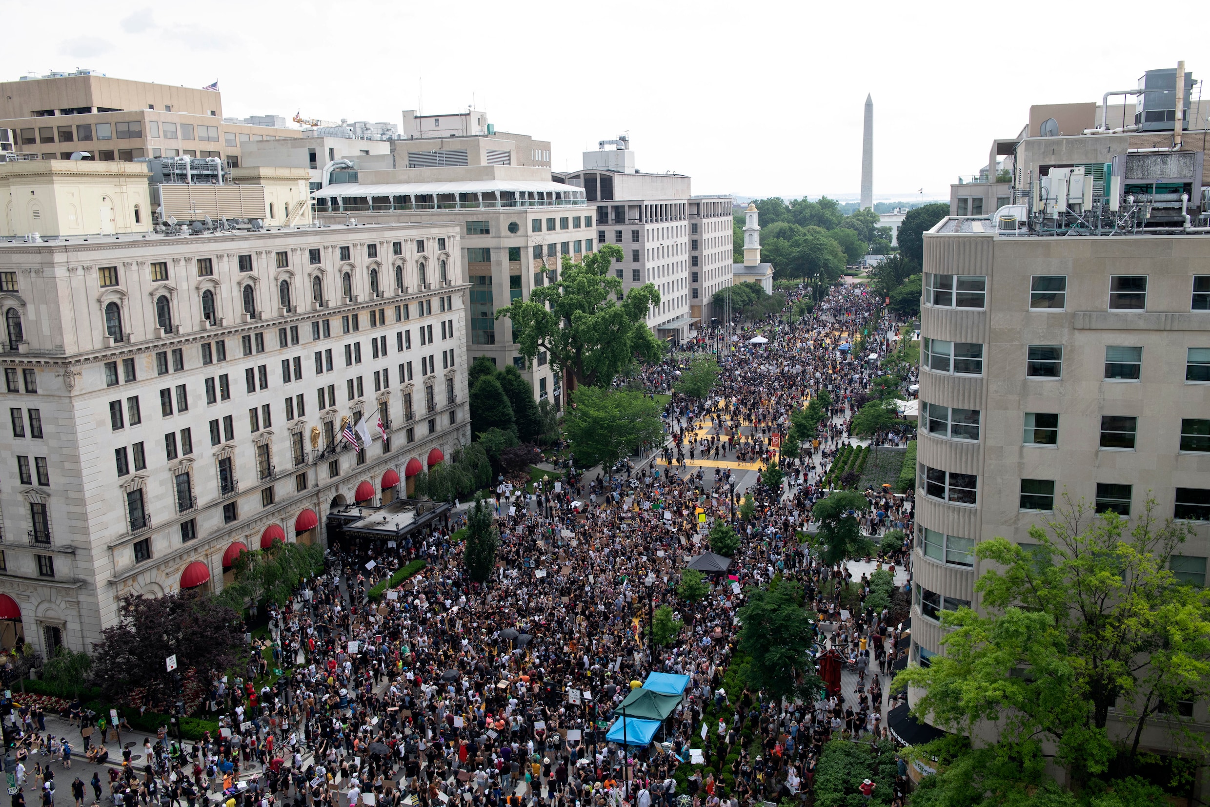 Tienduizenden de straat op in Washington voor ‘grootste demonstratie ooit’