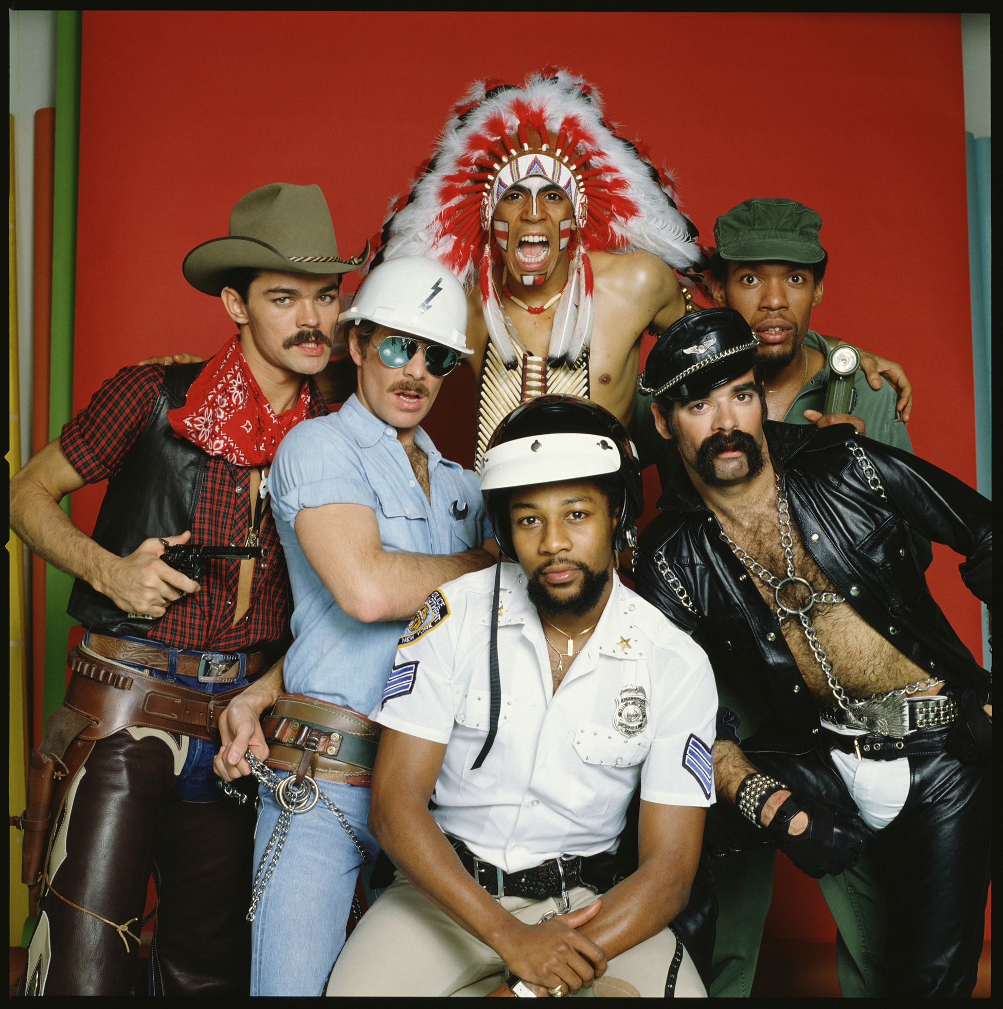 The Village People: Randy Jones (cowboy), David Hodo (bouwvakker), Felipe Rose (native American), Victor Willis (agent), Glenn Hughes (man in leer) en Alexander Briley (militair).