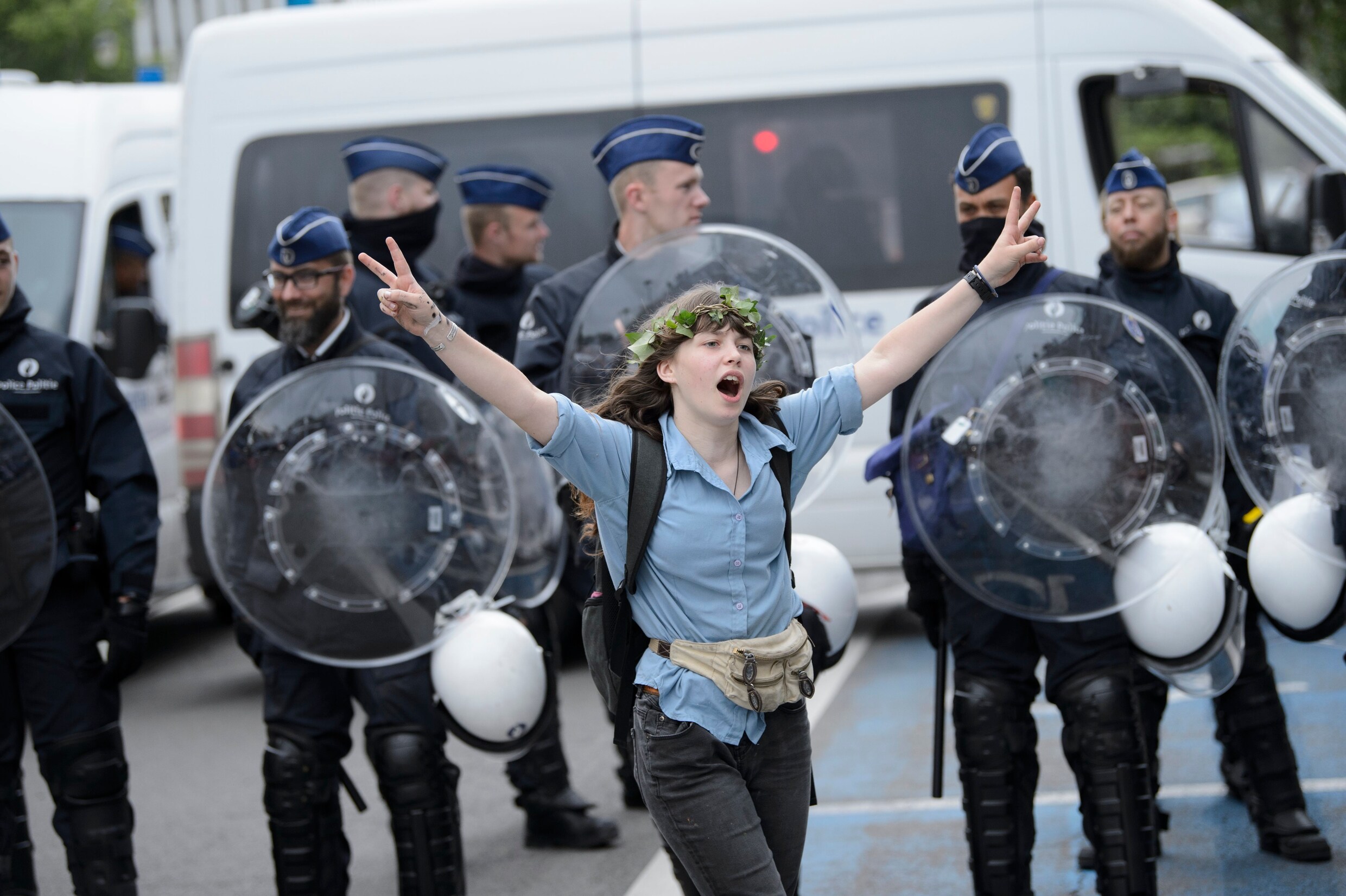 Brusselse politie sluit milieuactivisten Extinction Rebellion in: 50 activisten opgepakt