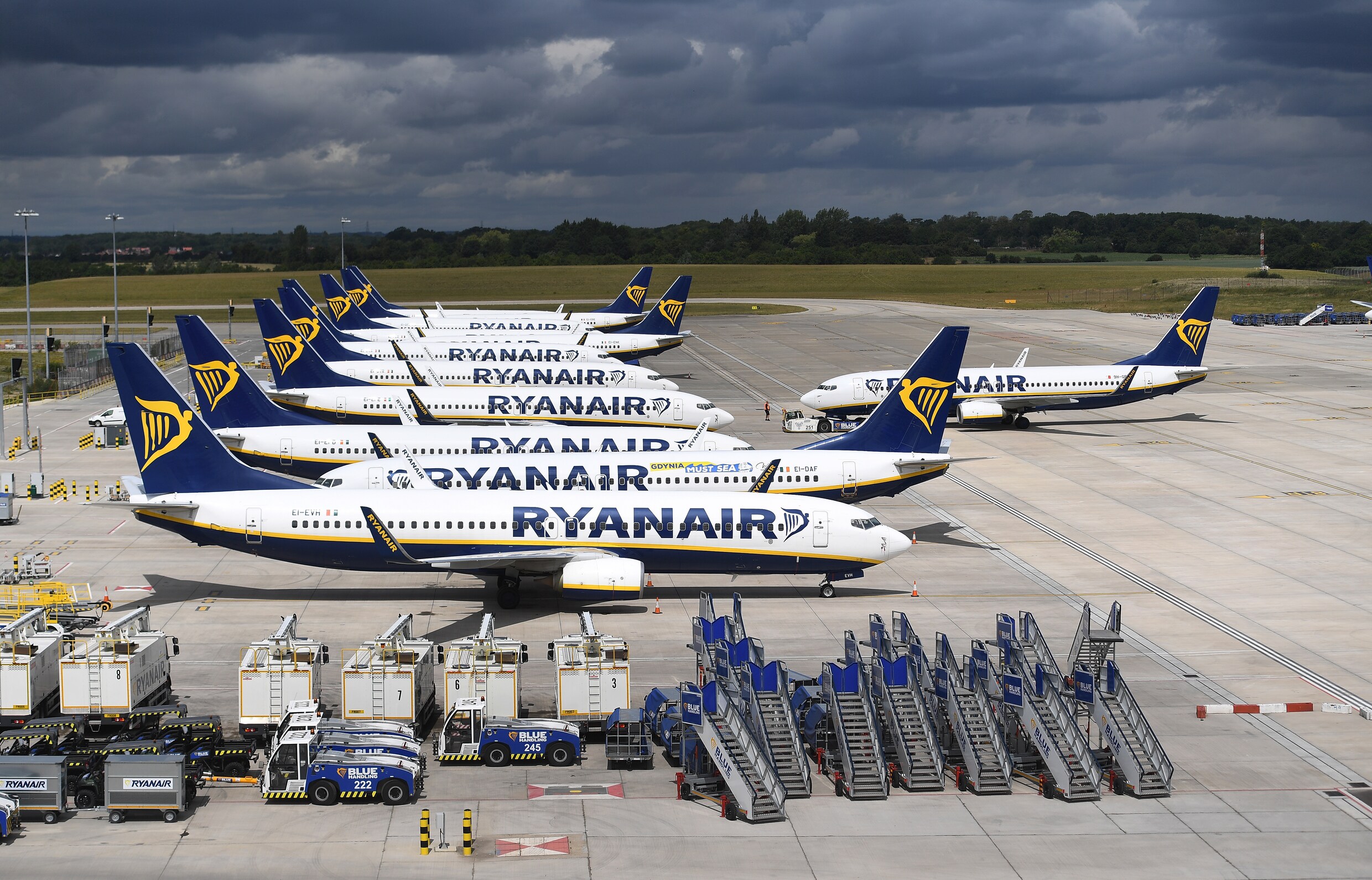 Twee straaljagers begeleiden Ryanair-vlucht na bombrief op toilet