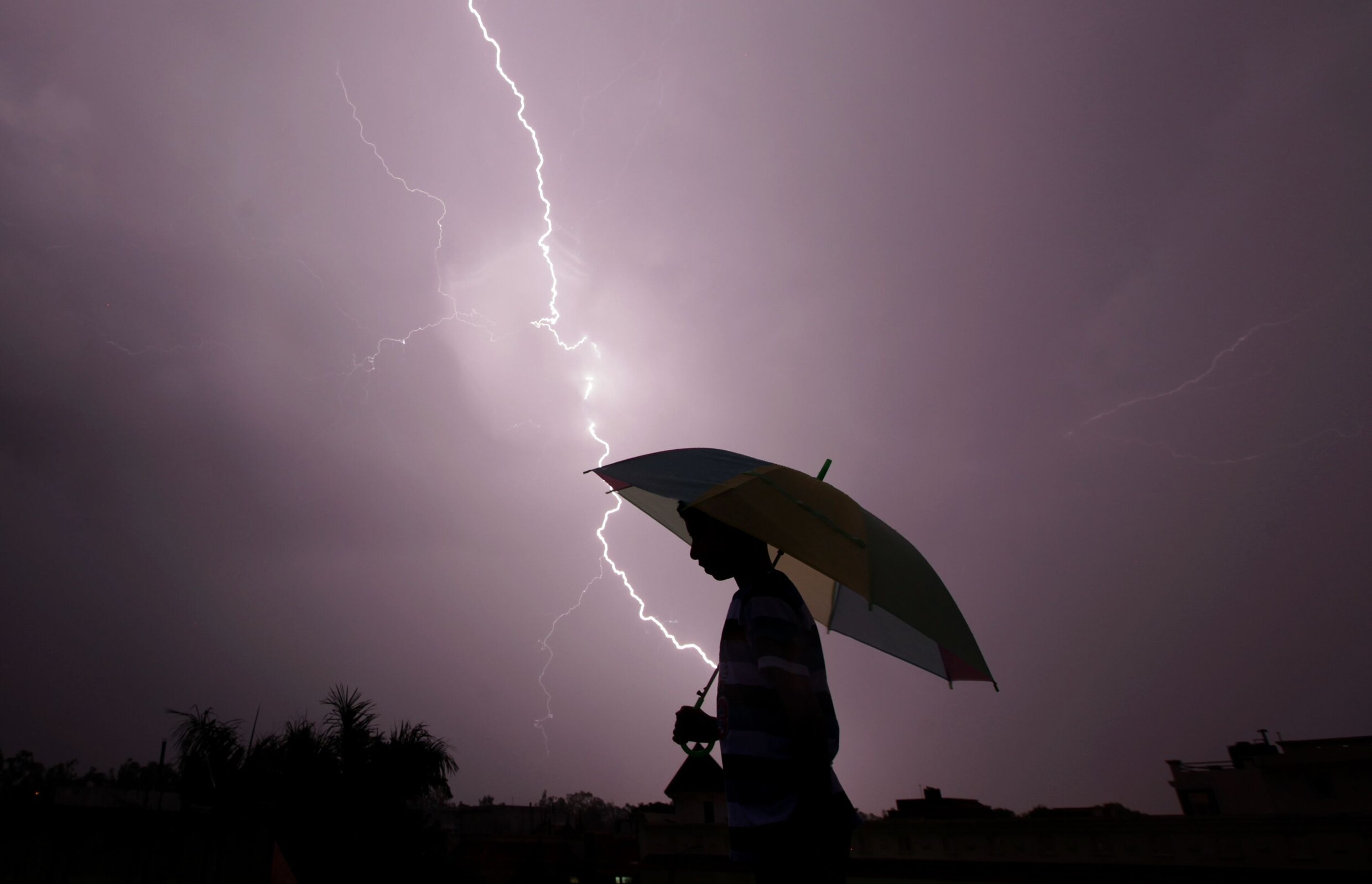 Onrust over klimaatverandering in India: 147 mensen komen om door bliksem