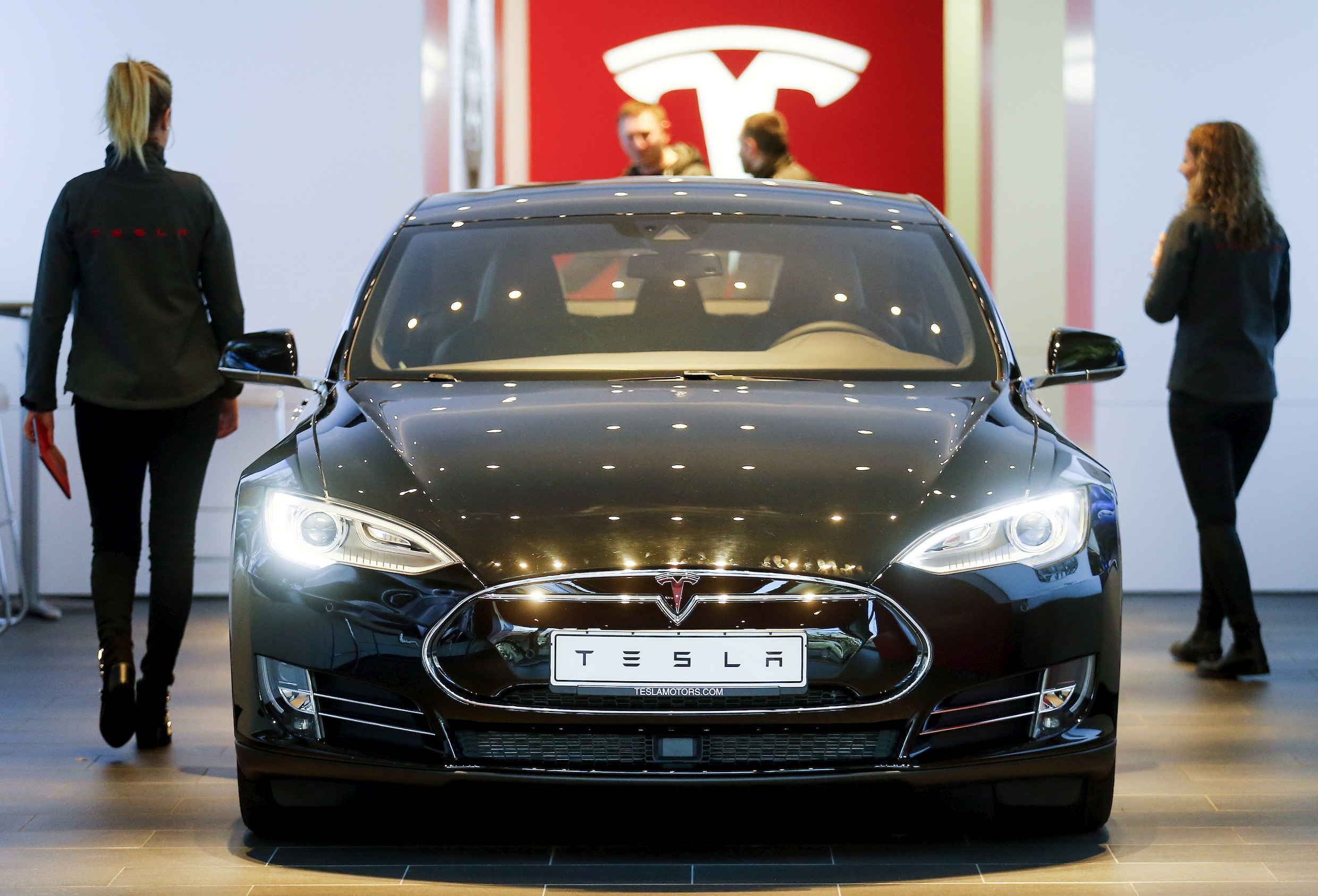 Tesla maakt zichzelf extra sexy voor kleine beleggers: aandeel hakt zichzelf in vijf om koopdrempel te verlagen