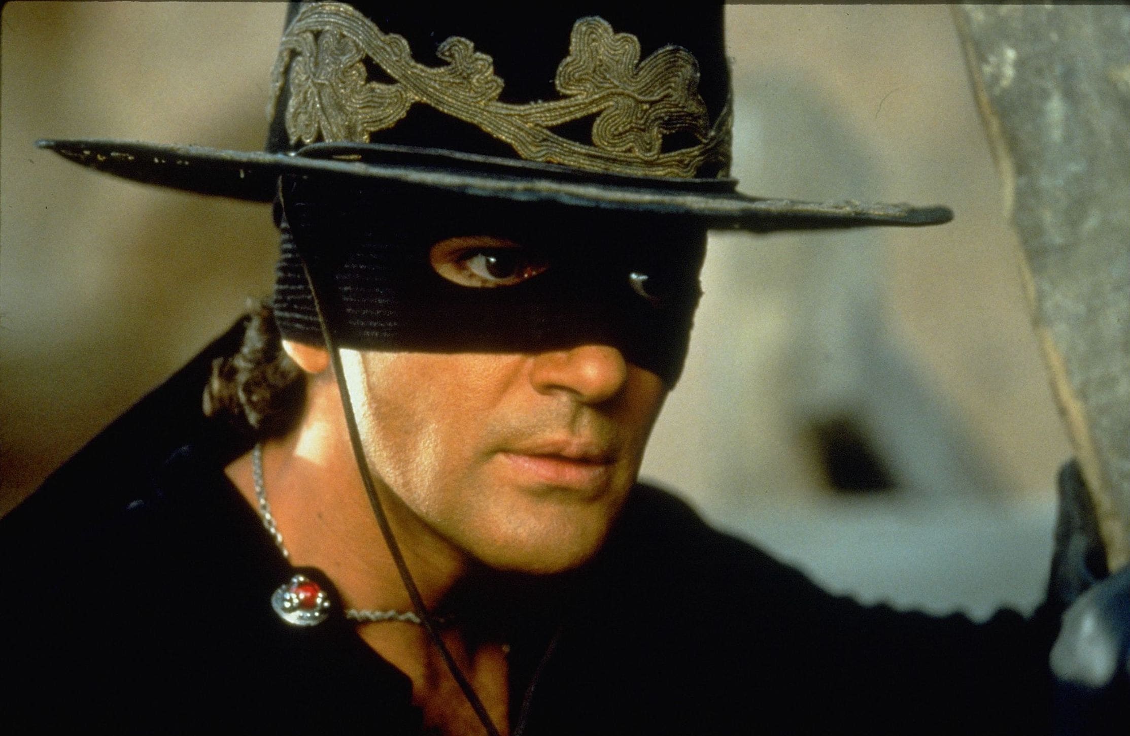 Veel mensen zijn gemaskerd, maar geen een is zo sierlijk gemaskerd als Zorro 