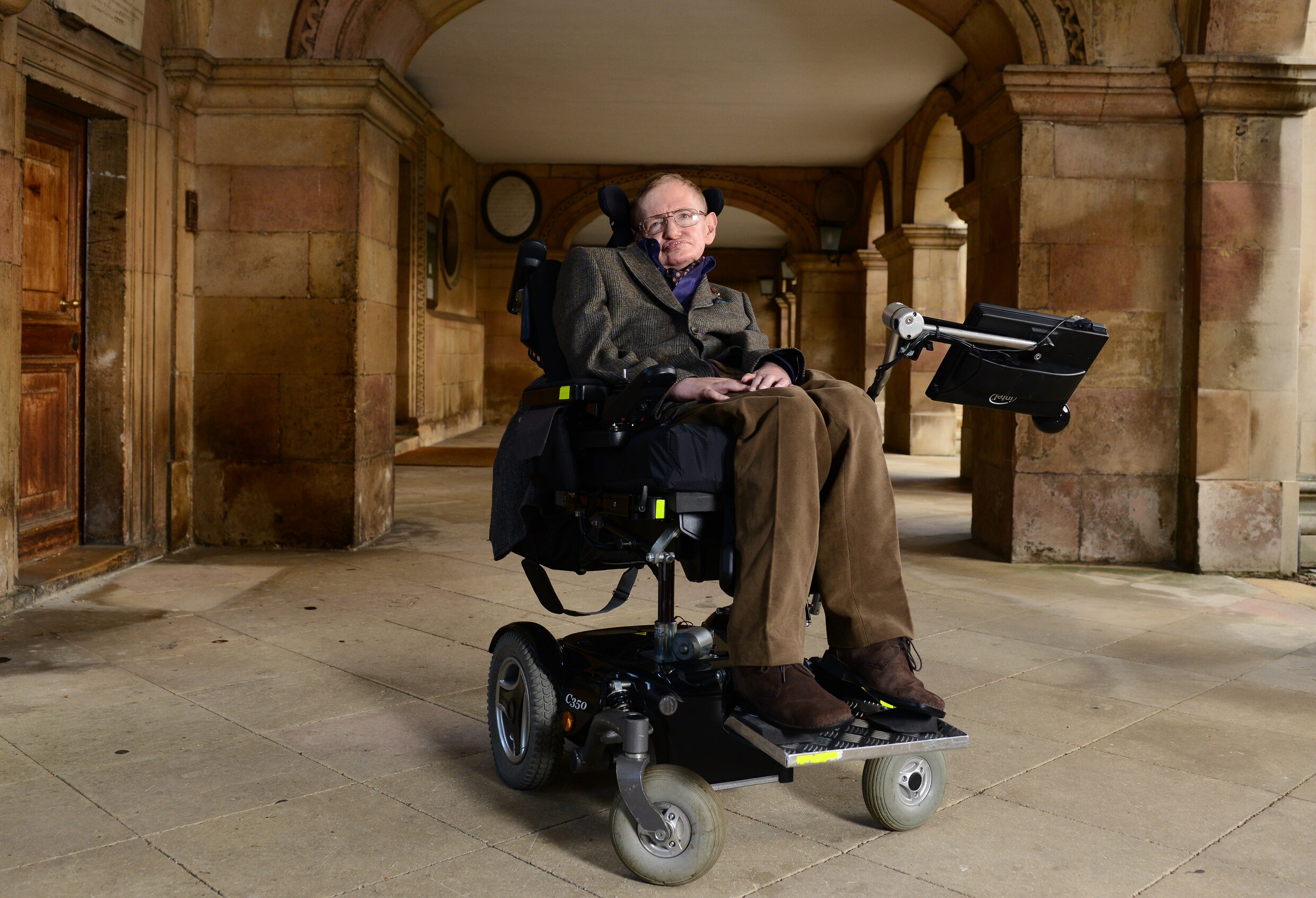 ‘Zijn ziekte heeft hem juist geholpen’: openhartig boek werpt nieuw licht op Stephen Hawking