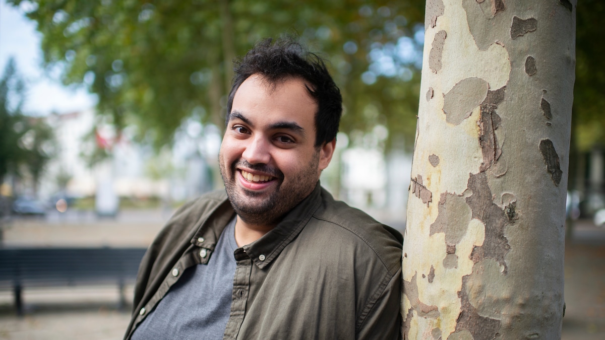 Comedian Kamal Kharmach zegt benaderd te zijn geweest door Sharia4Belgium:  'Ze hadden job als woordvoerder in gedachten' | De Morgen