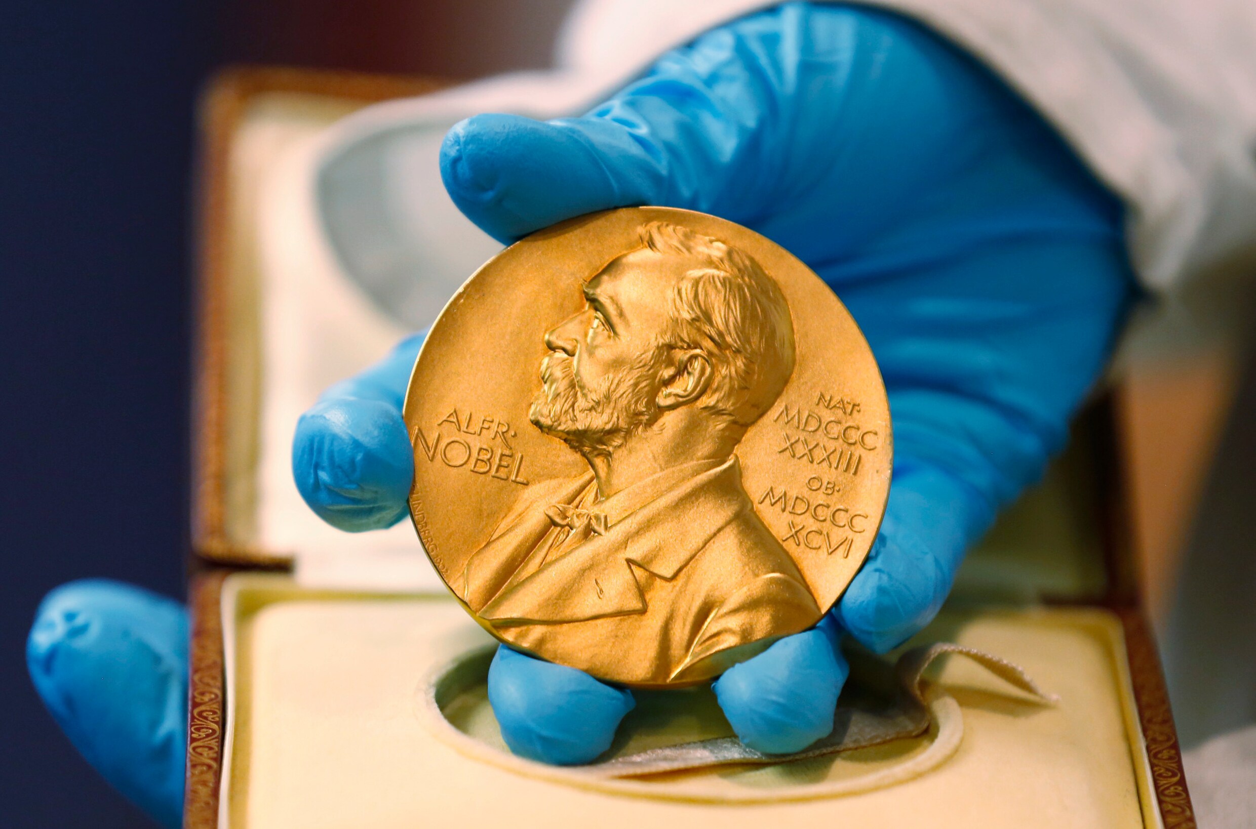 Ontdekkers hepatitis C-virus winnen Nobelprijs voor Geneeskunde